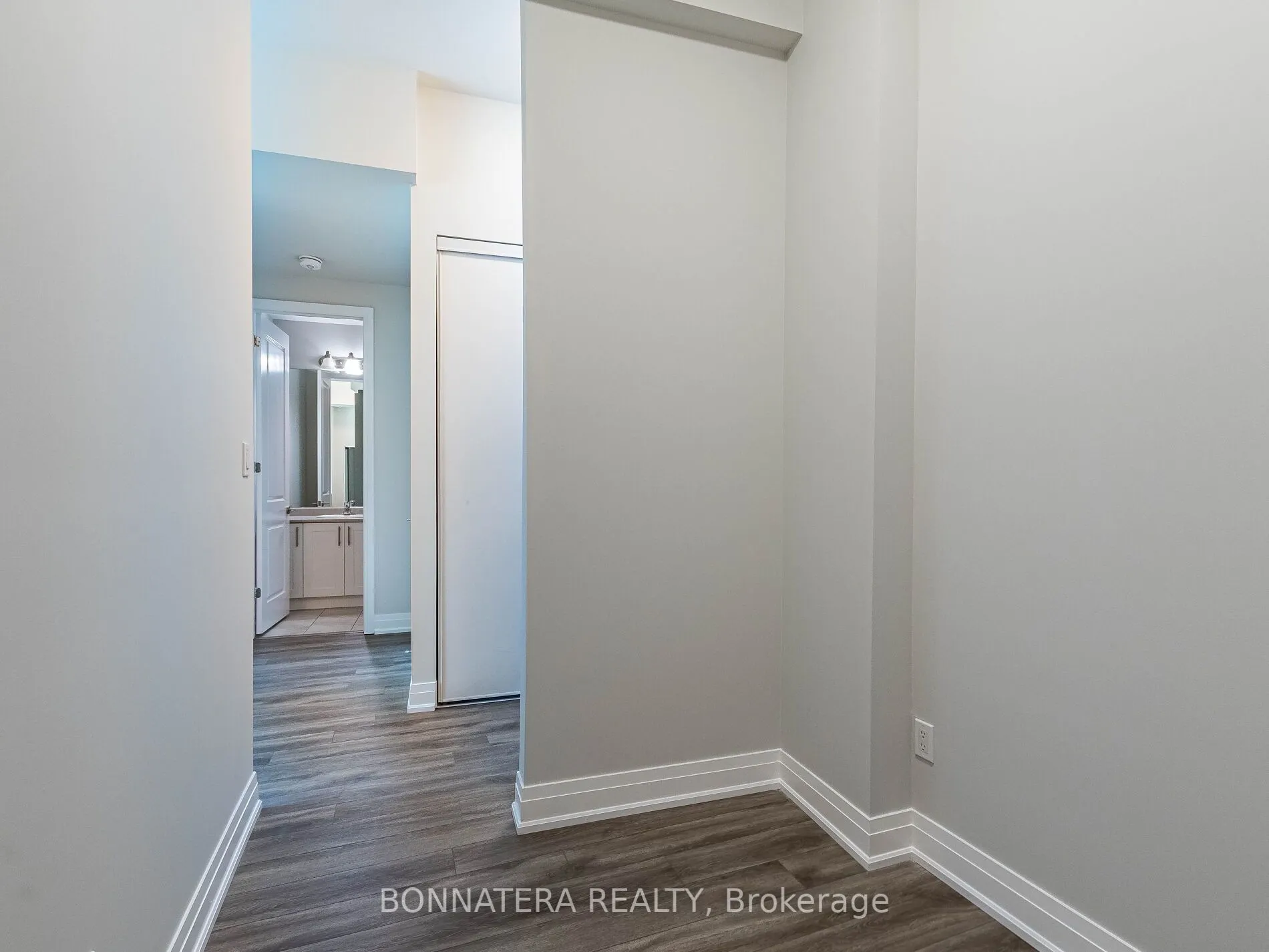 150 Oak Park Boulevard, #504