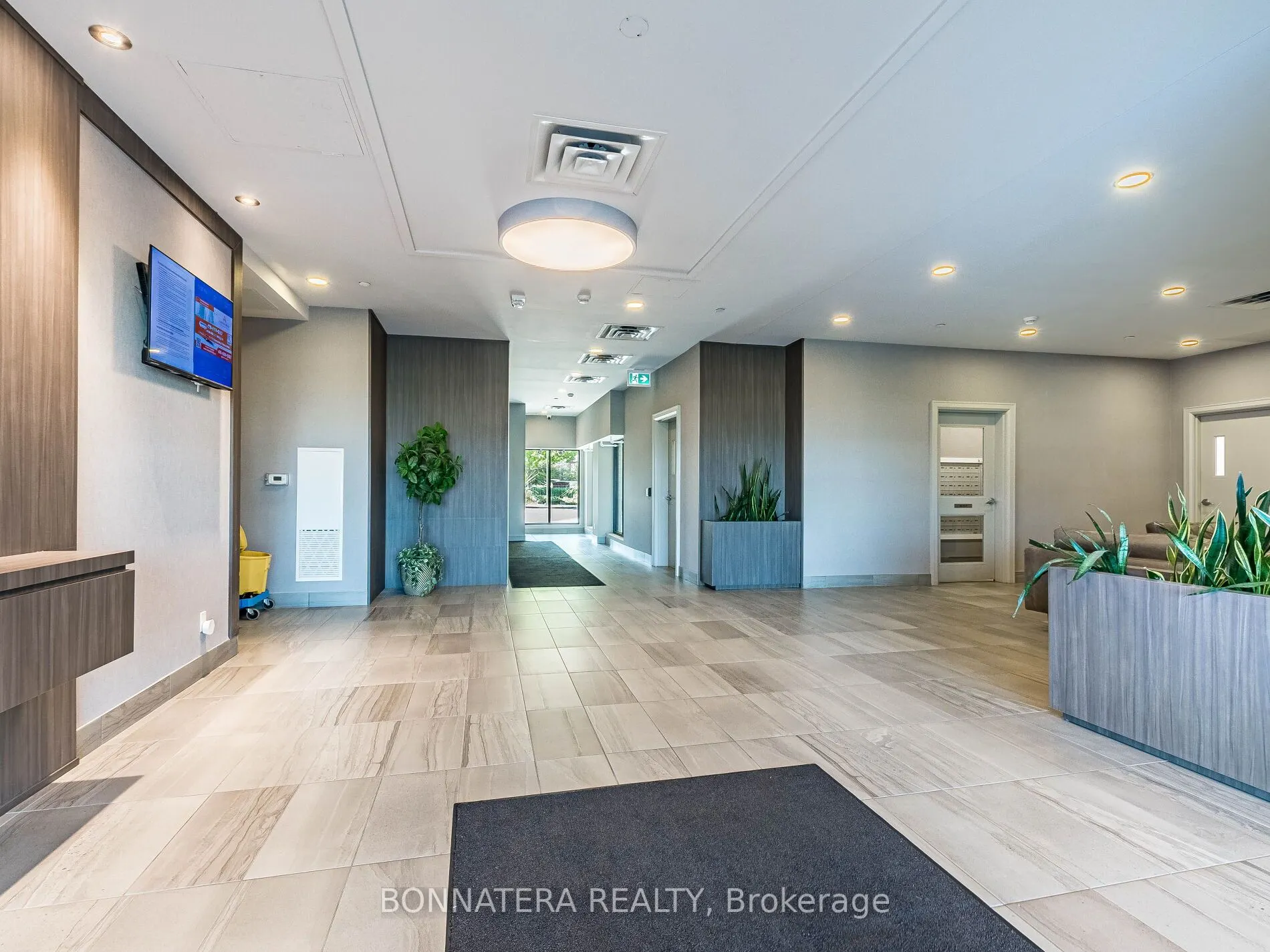 150 Oak Park Boulevard, #504