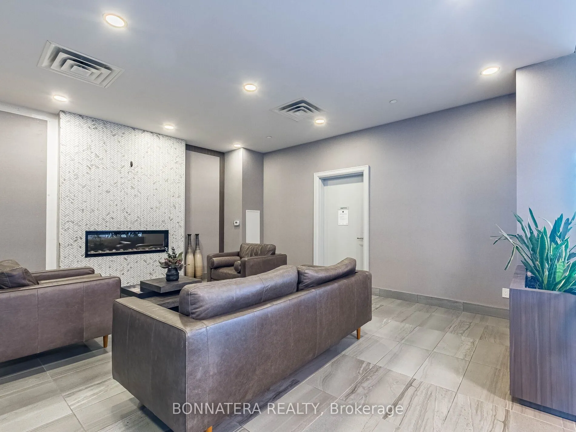 150 Oak Park Boulevard, #504
