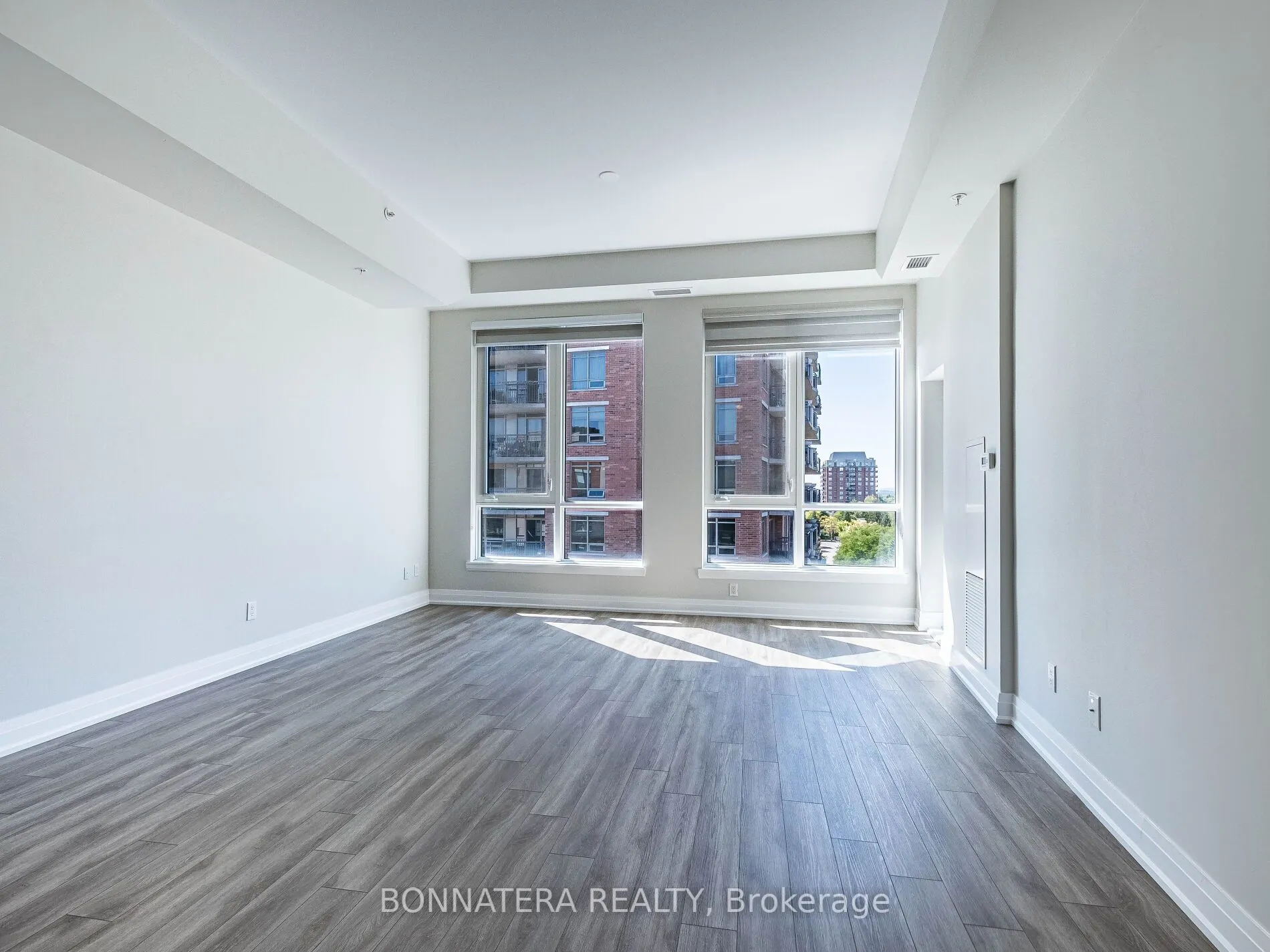 150 Oak Park Boulevard, #504