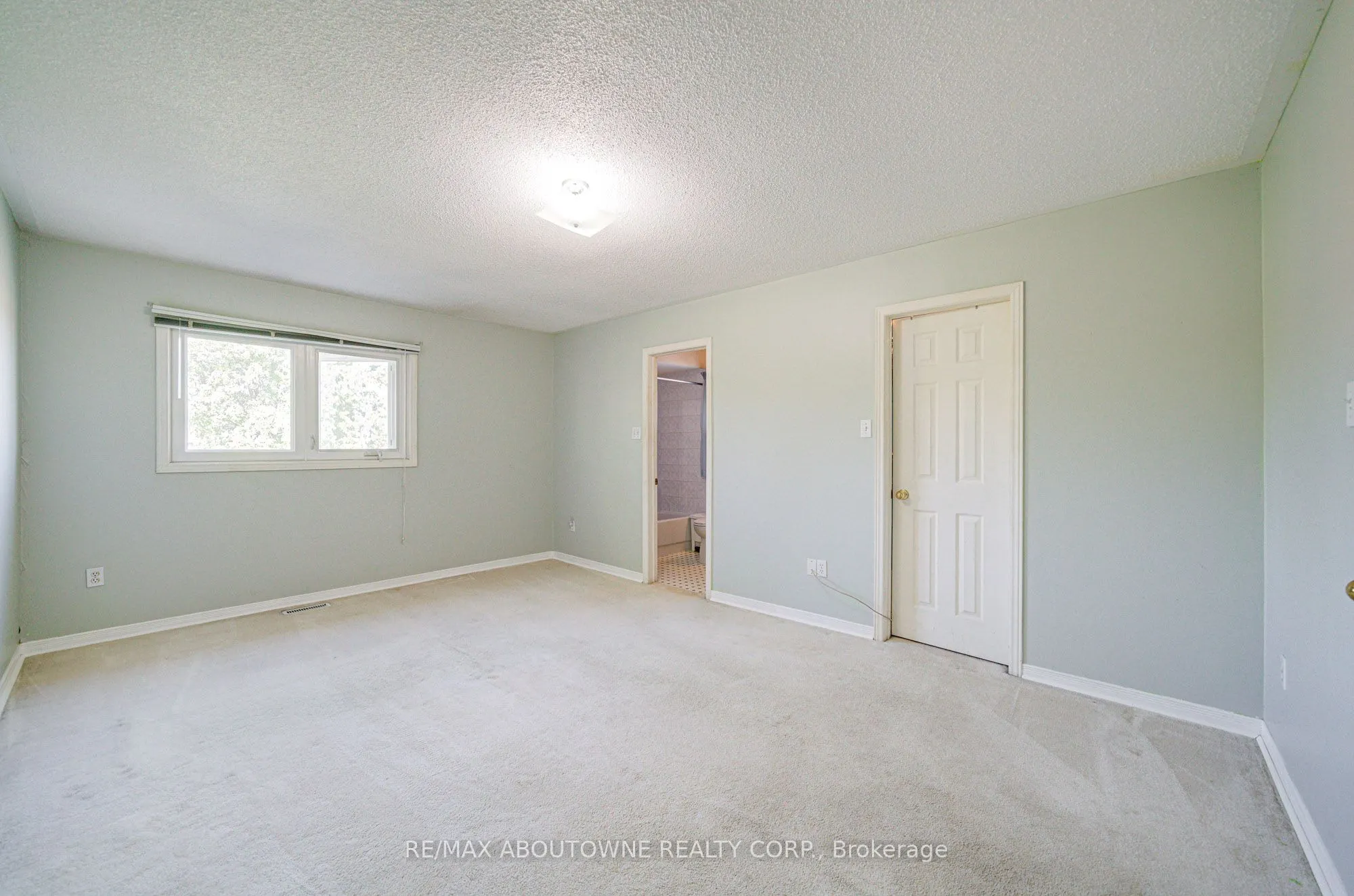 2211 Dale Ridge Drive