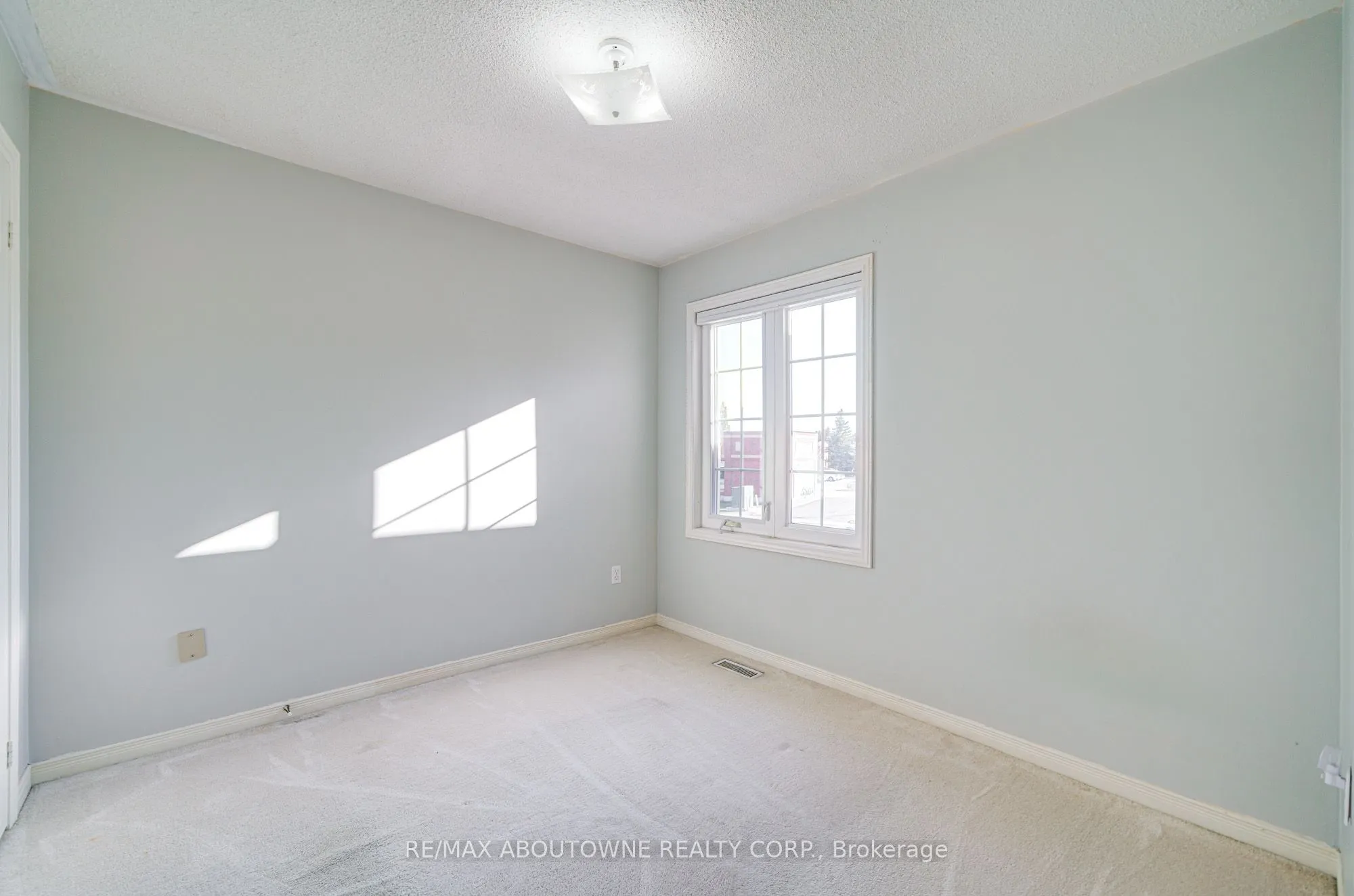 2211 Dale Ridge Drive