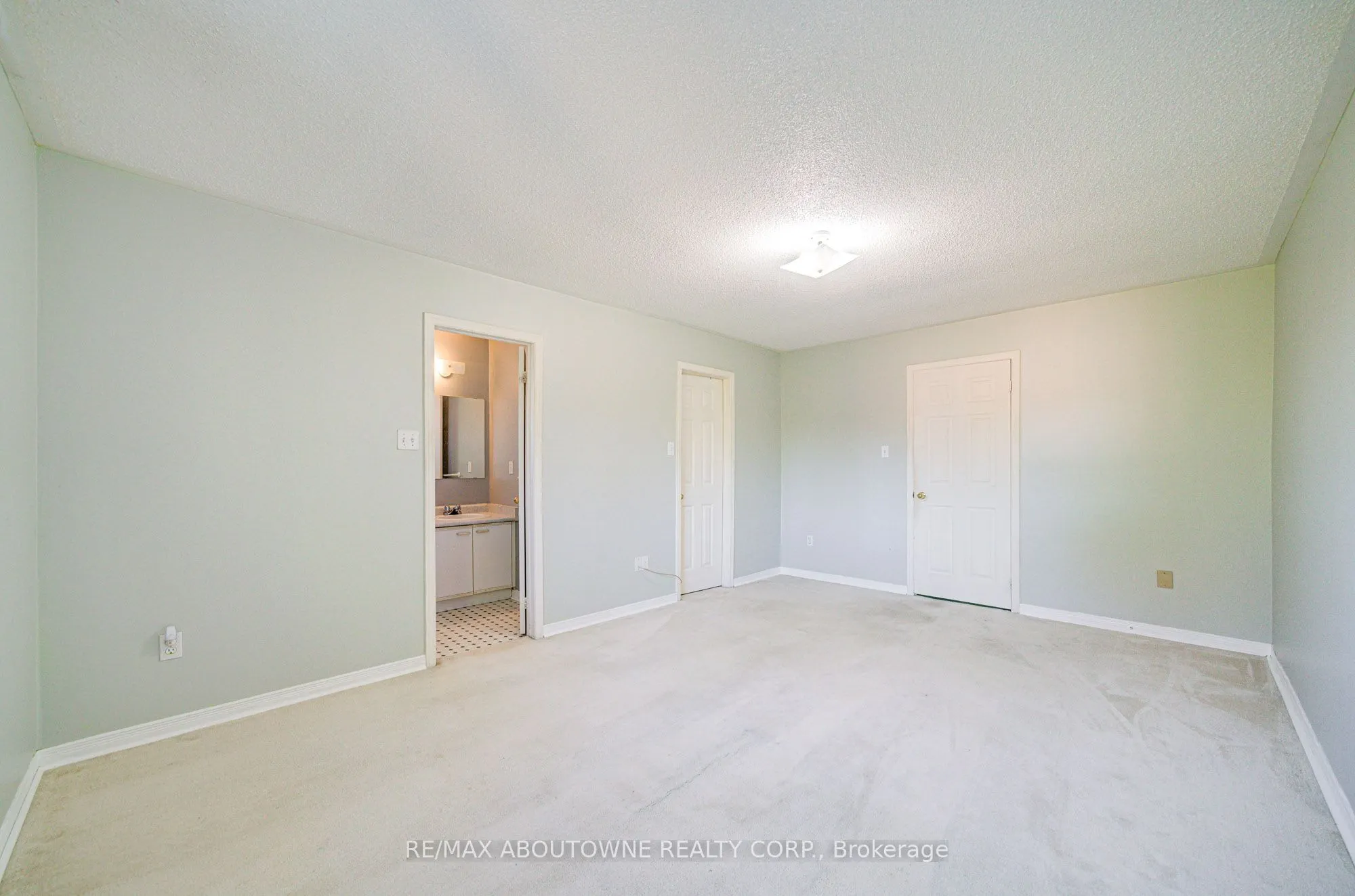 2211 Dale Ridge Drive