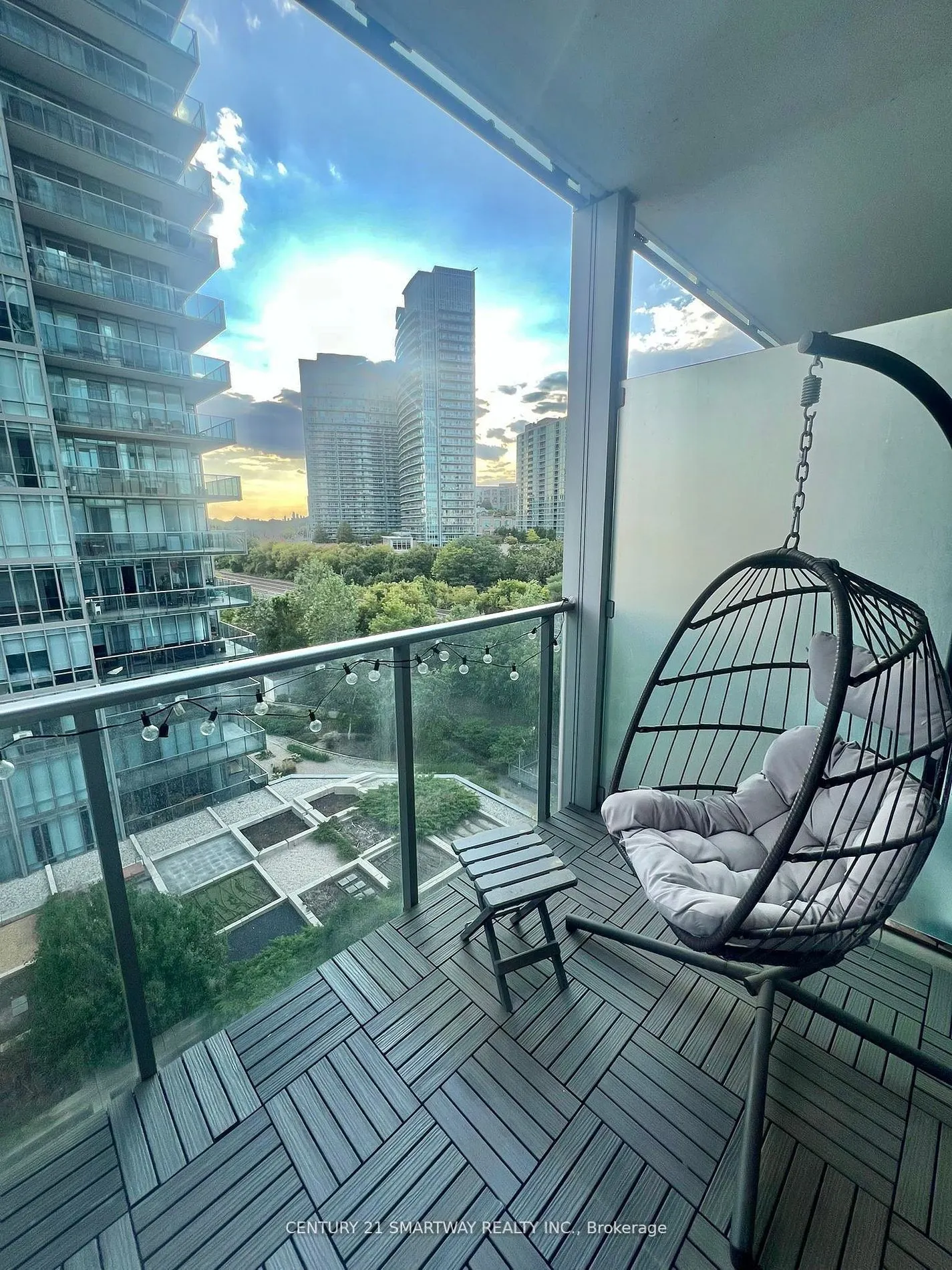 90 Park Lawn Road, #803