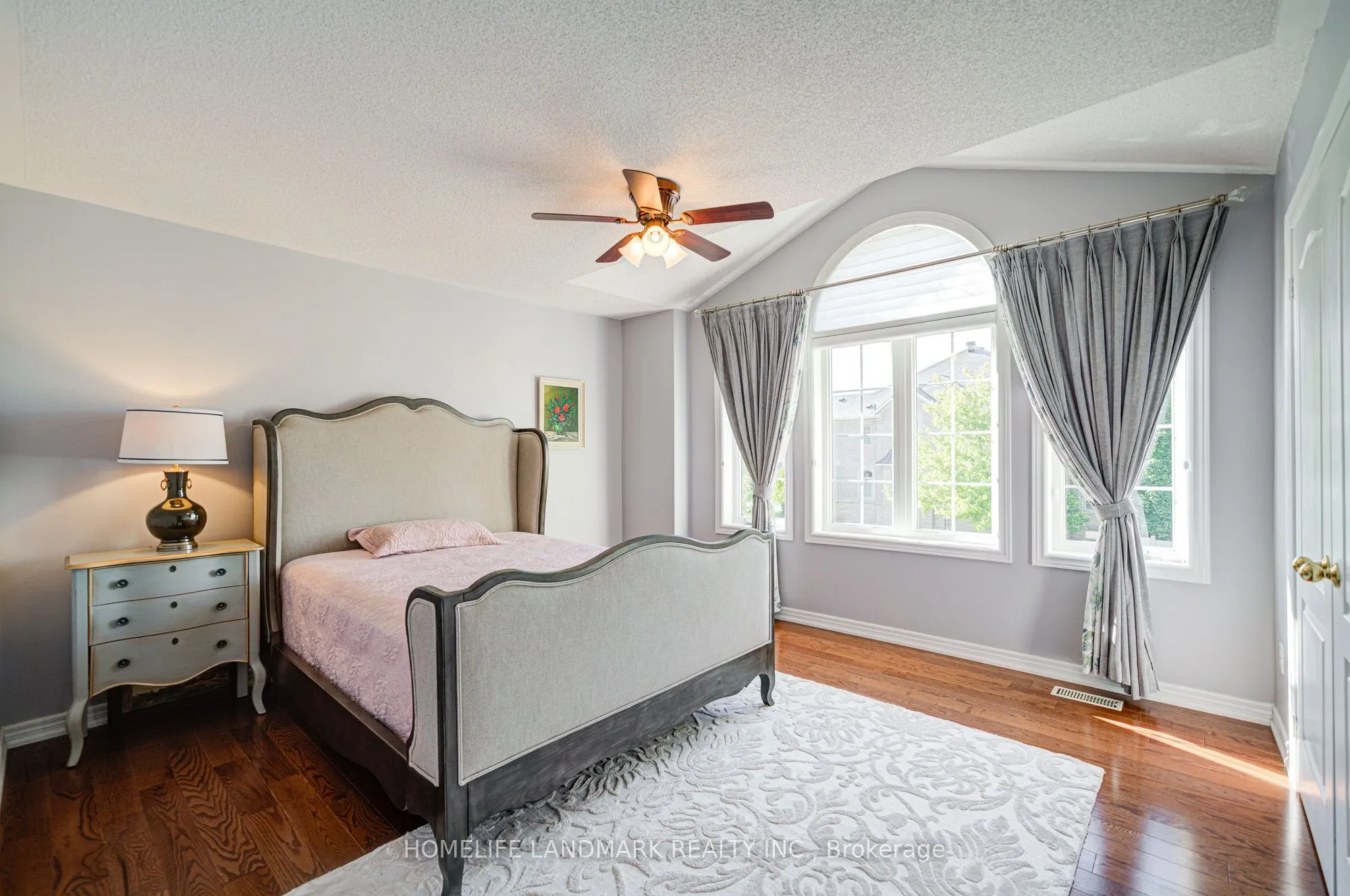 1388 Pinery Crescent