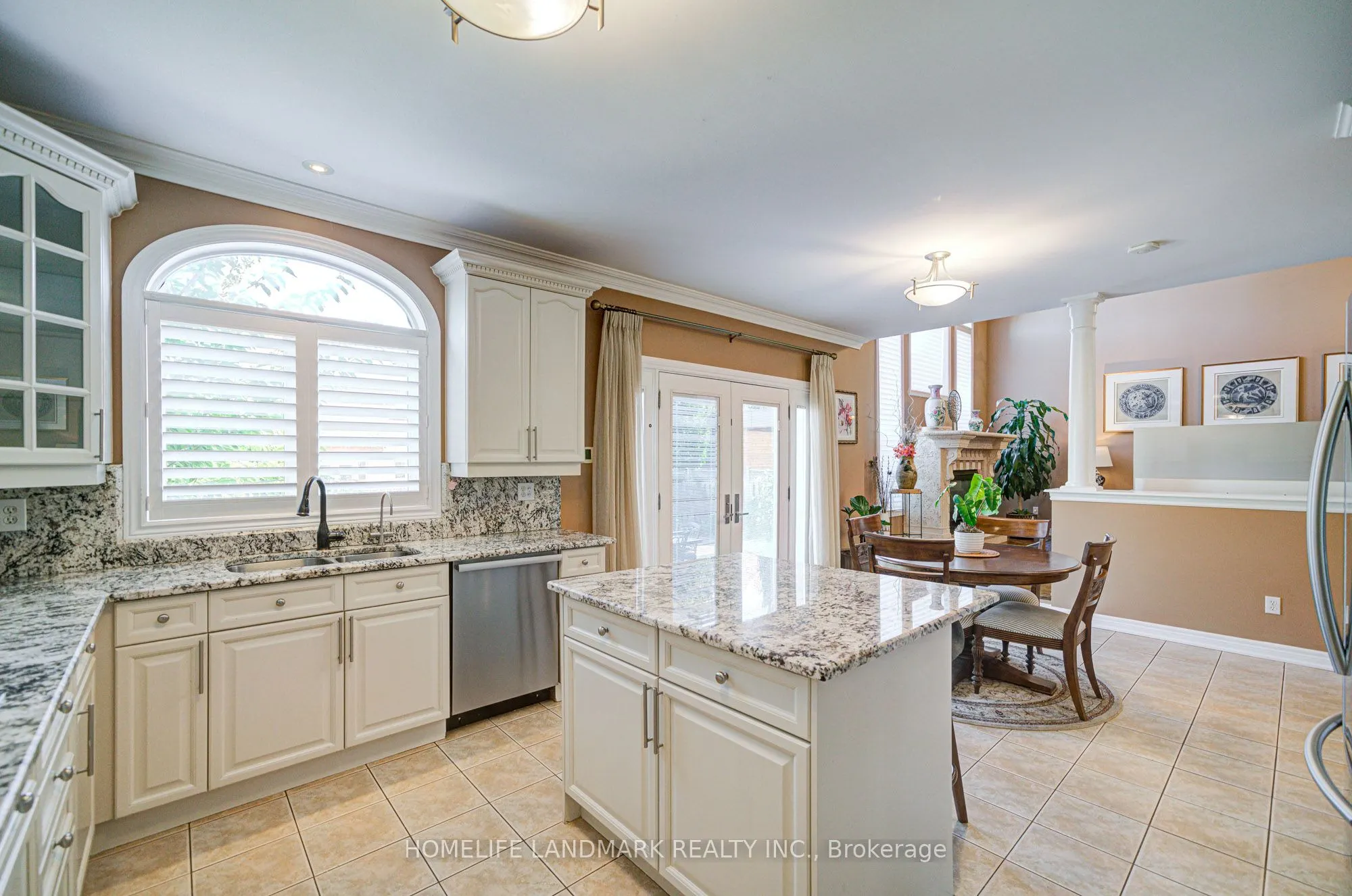 1388 Pinery Crescent