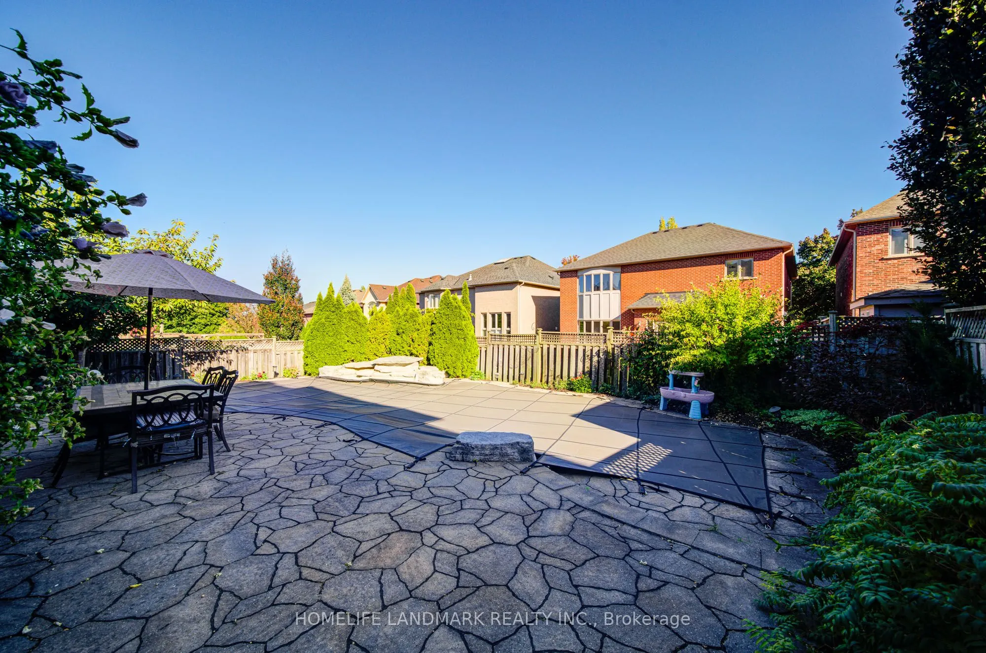 1388 Pinery Crescent