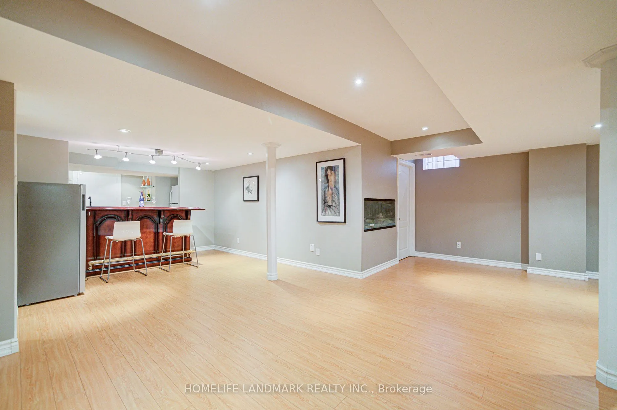 1388 Pinery Crescent