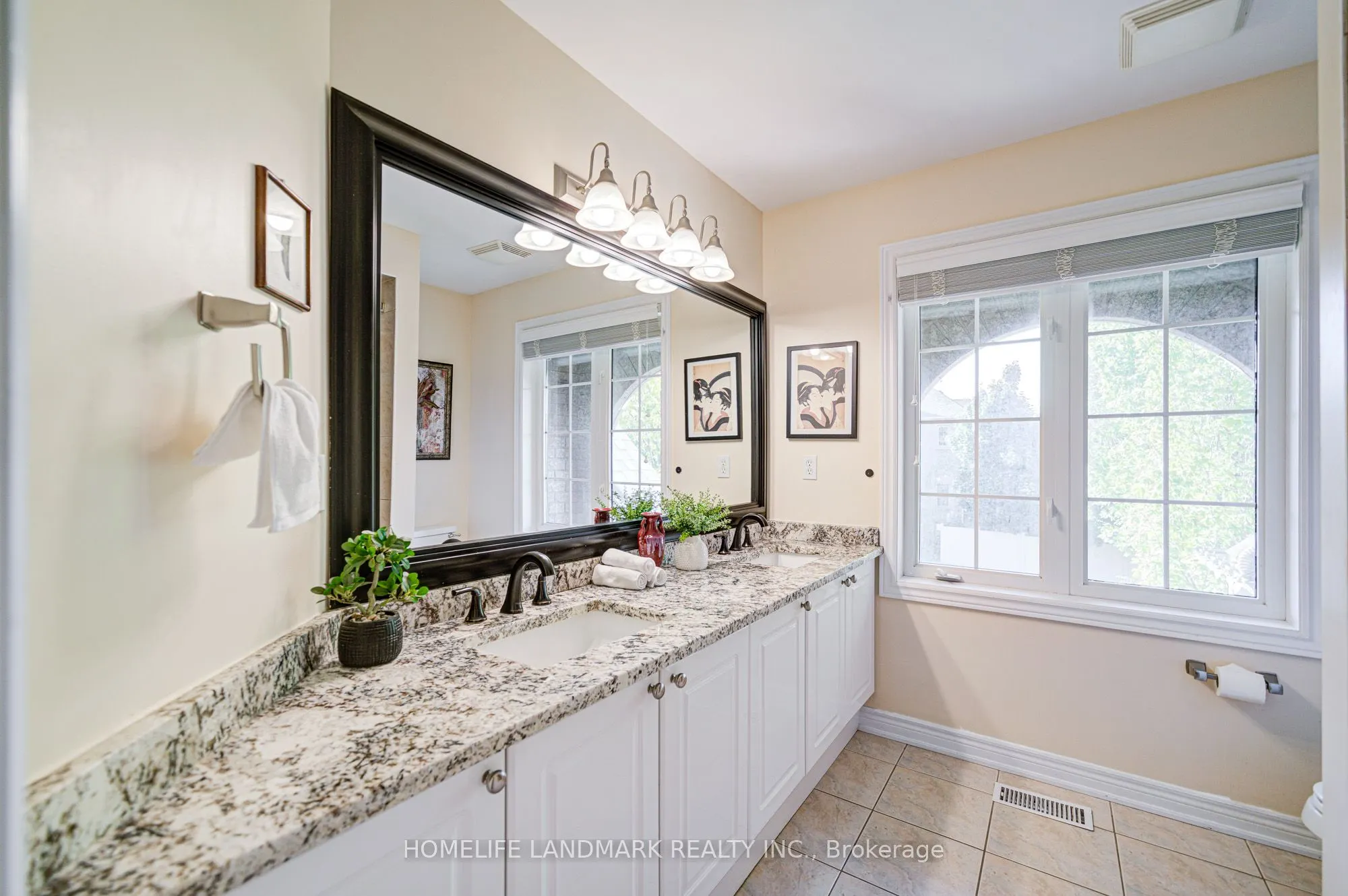 1388 Pinery Crescent