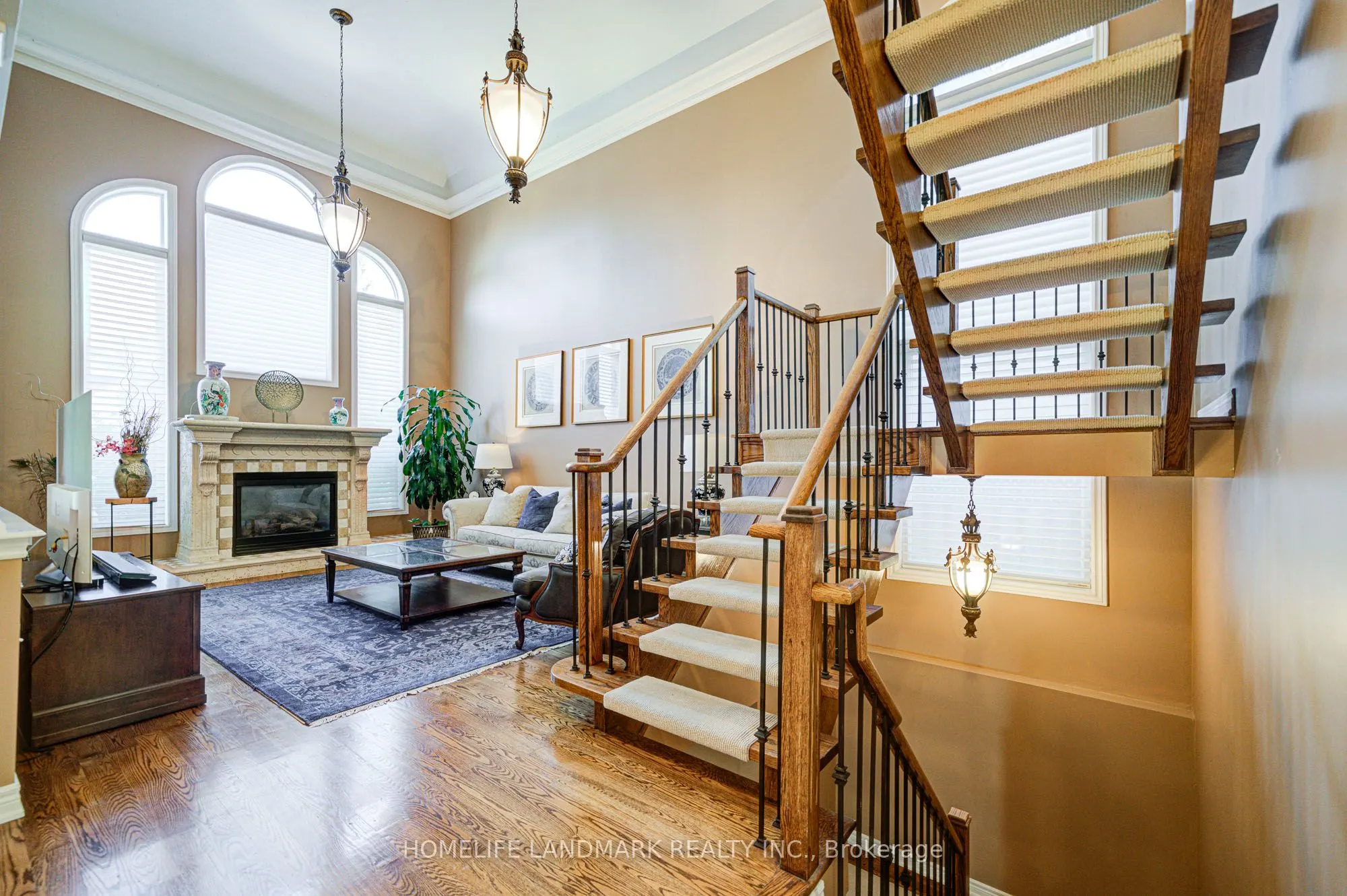 1388 Pinery Crescent
