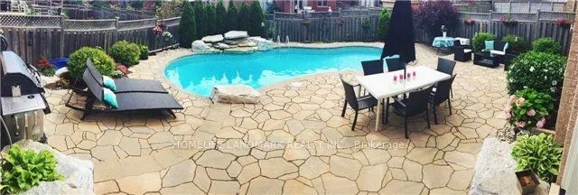 1388 Pinery Crescent