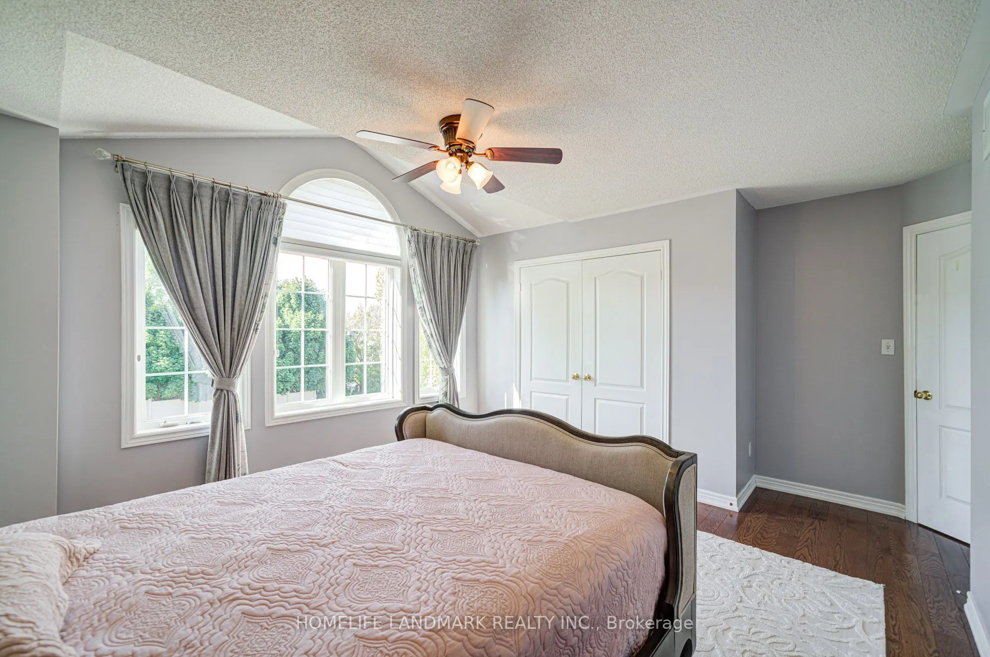 1388 Pinery Crescent