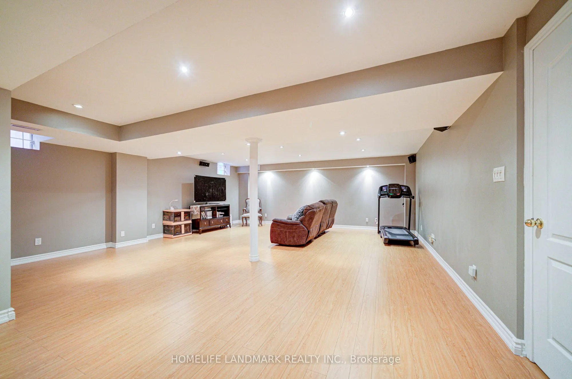 1388 Pinery Crescent