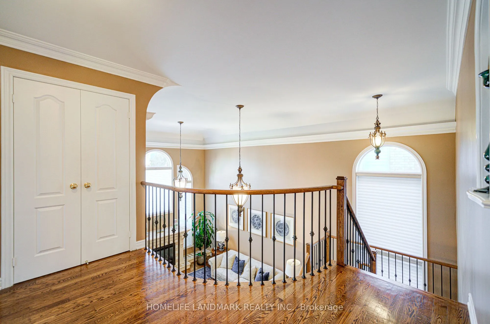 1388 Pinery Crescent