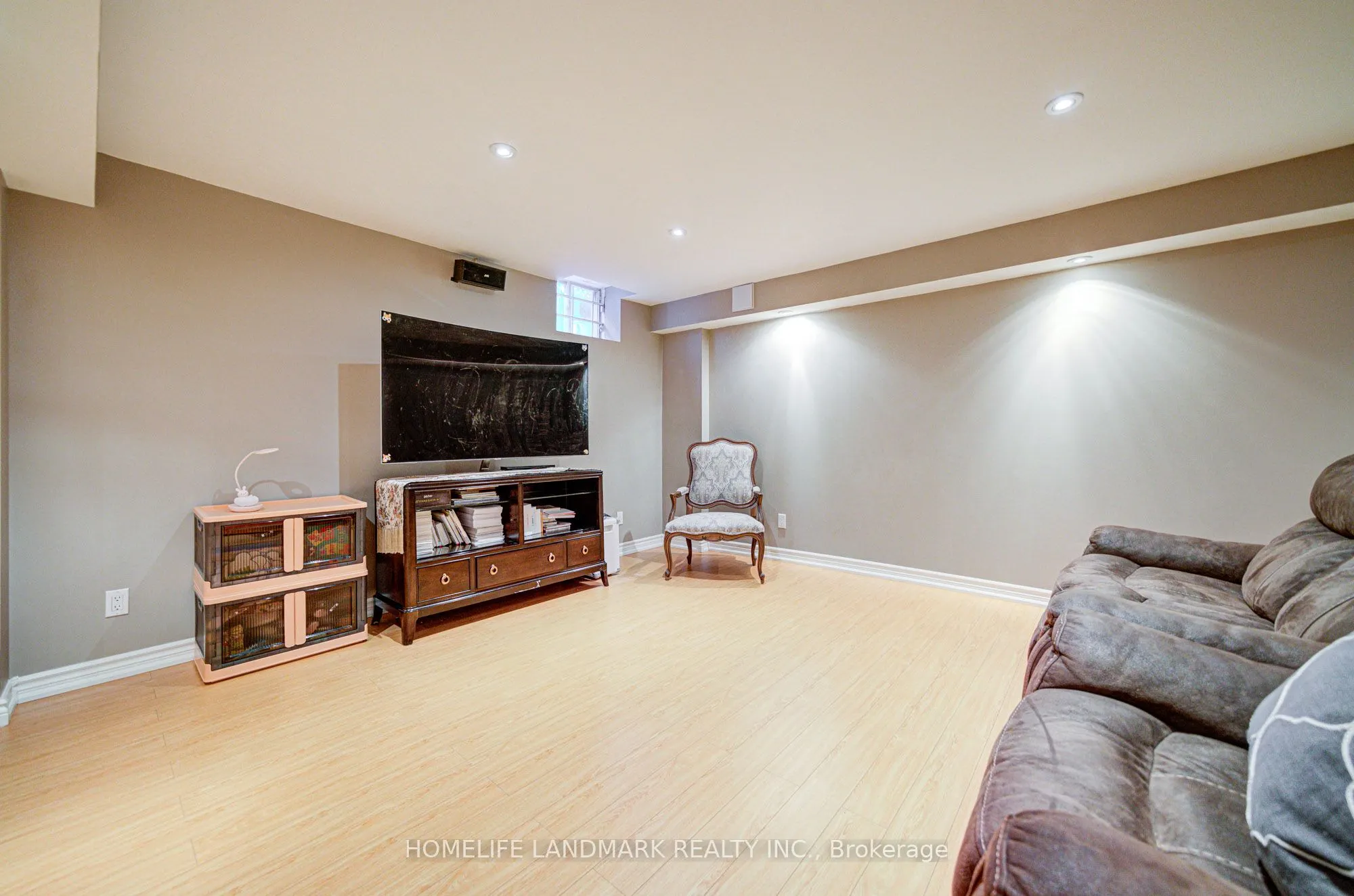 1388 Pinery Crescent