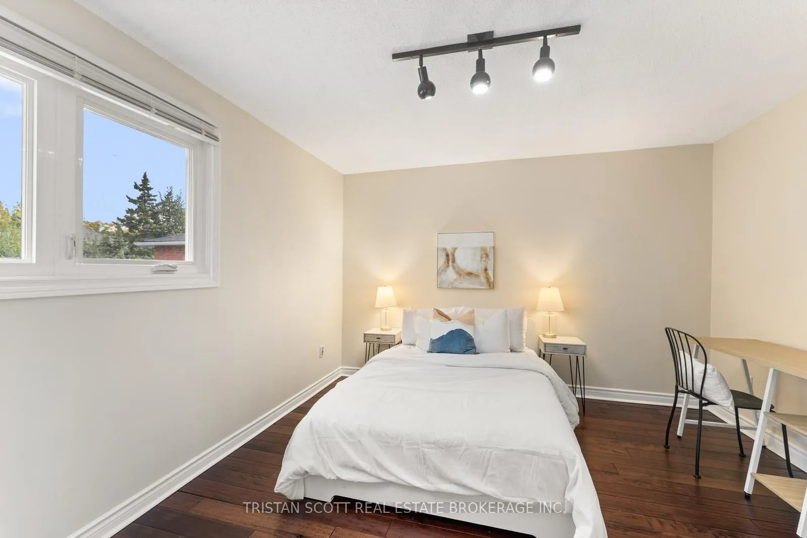 2627 Ambercroft Trail
