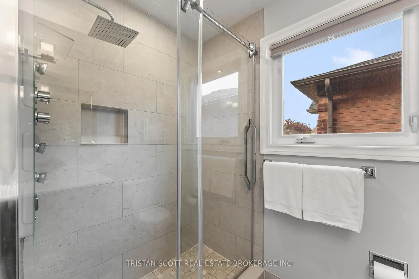 2627 Ambercroft Trail