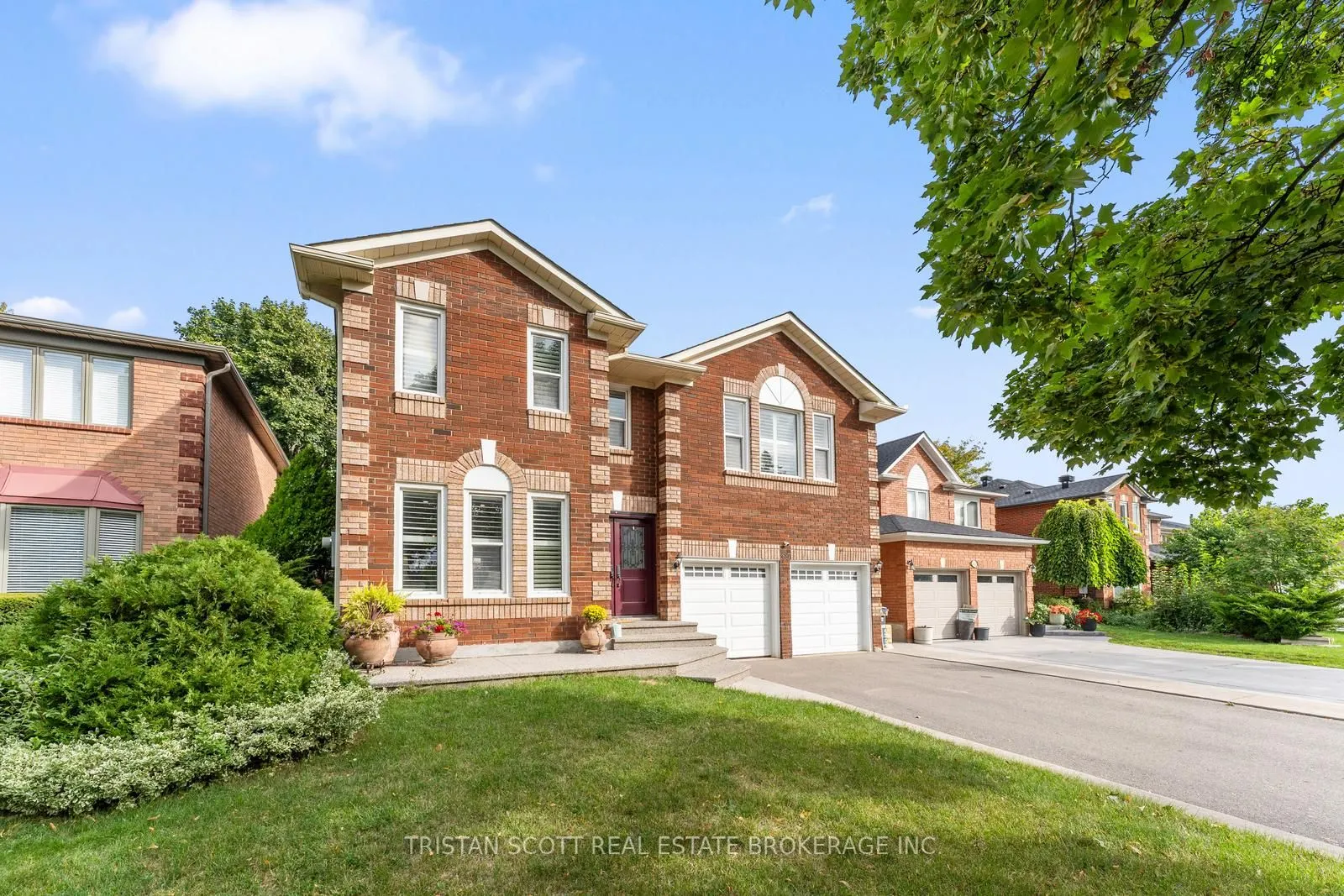 2627 Ambercroft Trail