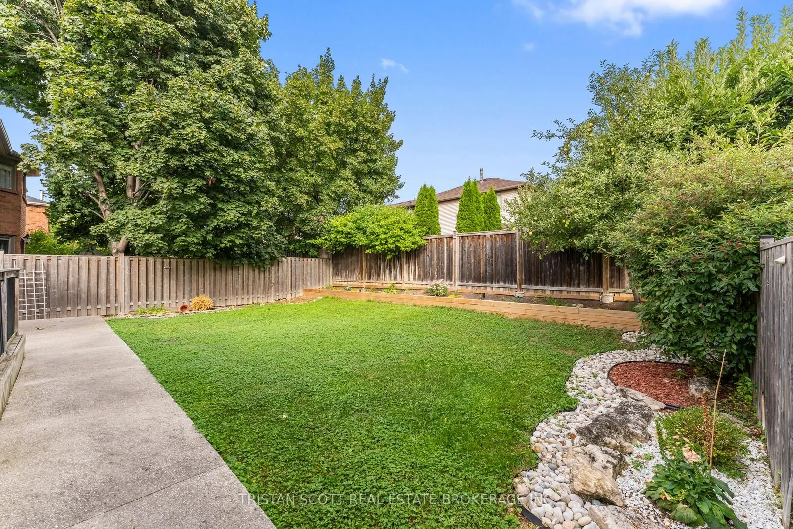 2627 Ambercroft Trail
