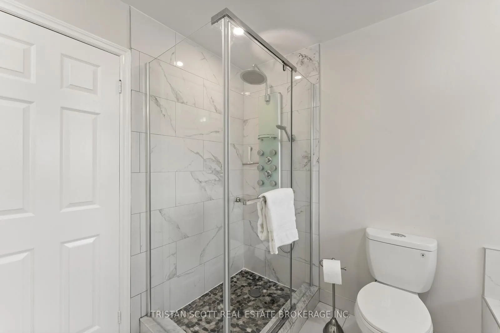 2627 Ambercroft Trail