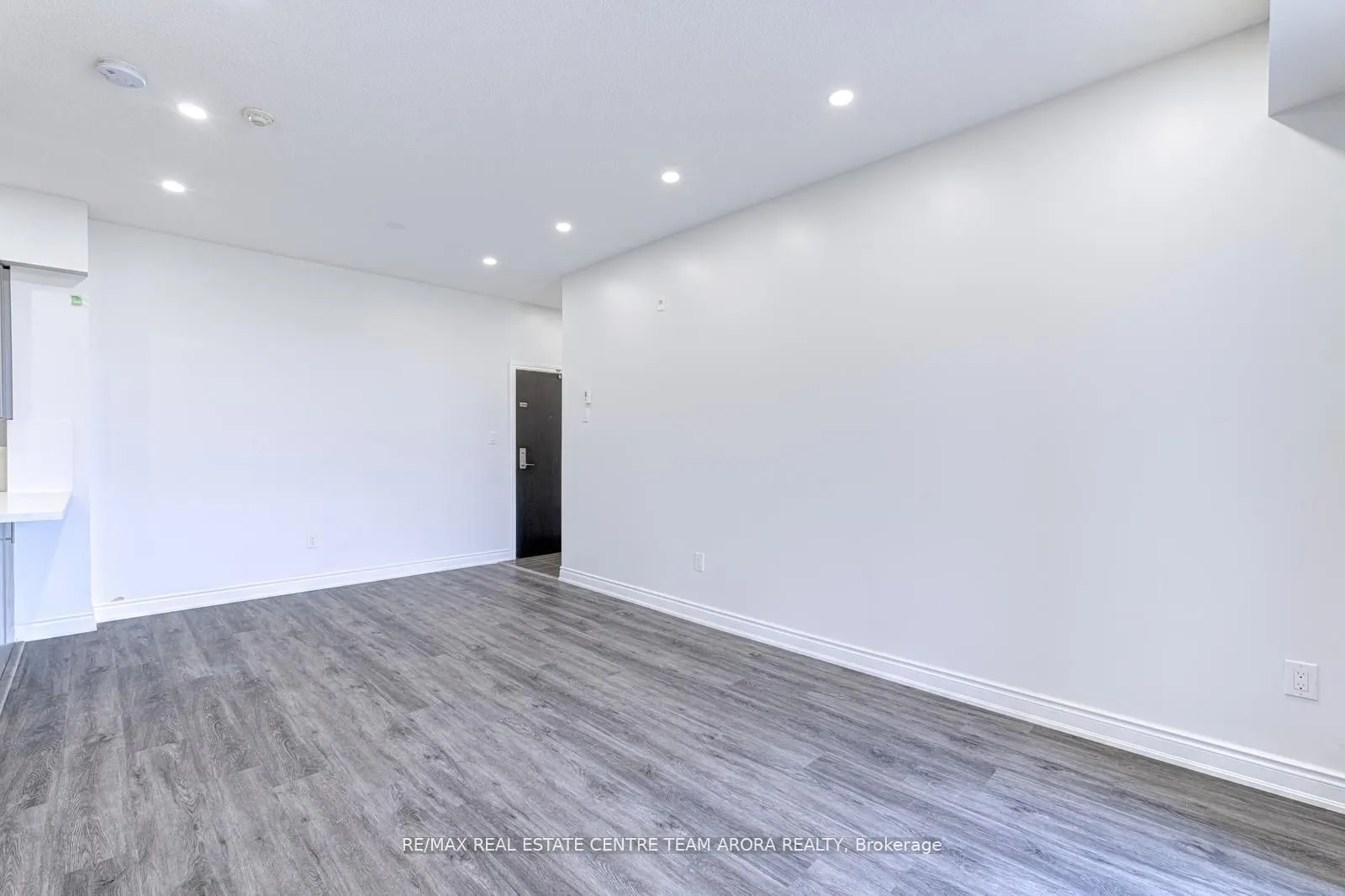 2326 Taunton Road, #303