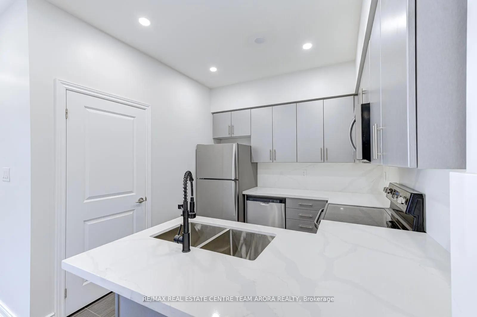 2326 Taunton Road, #303