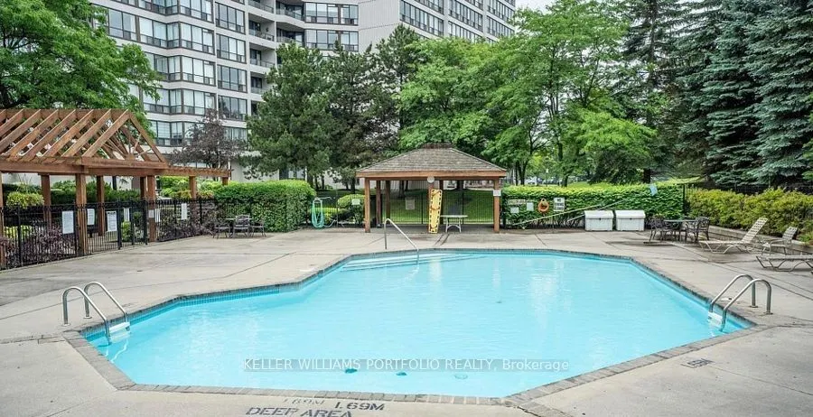 10 Laurelcrest Street, #501