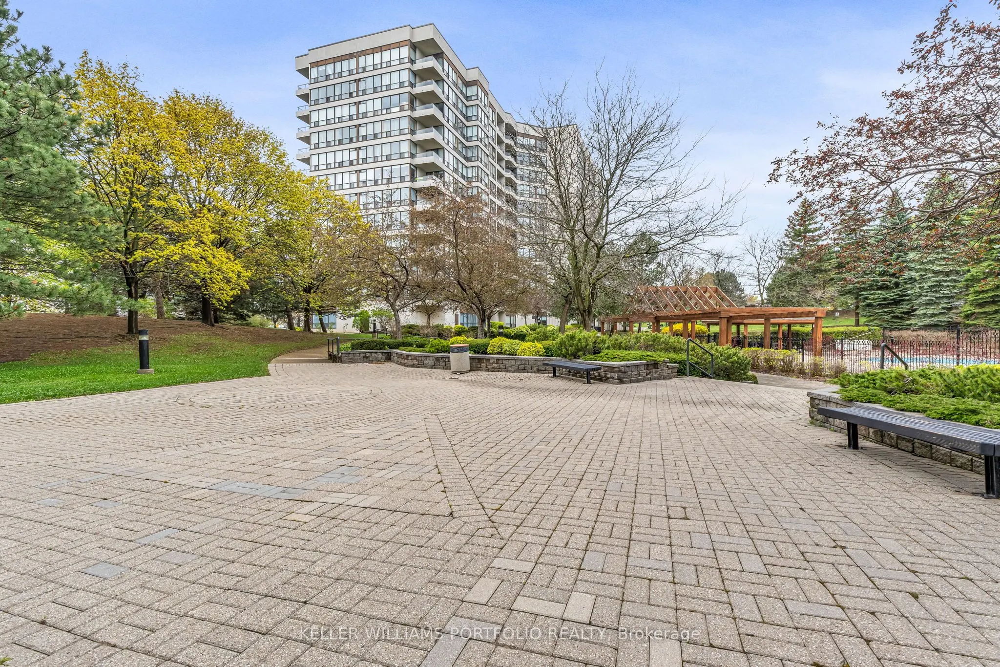 10 Laurelcrest Street, #501