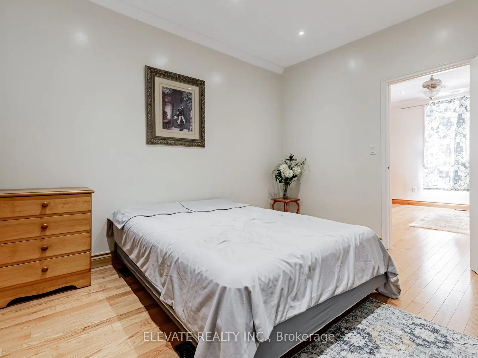 10 Burnfield Avenue