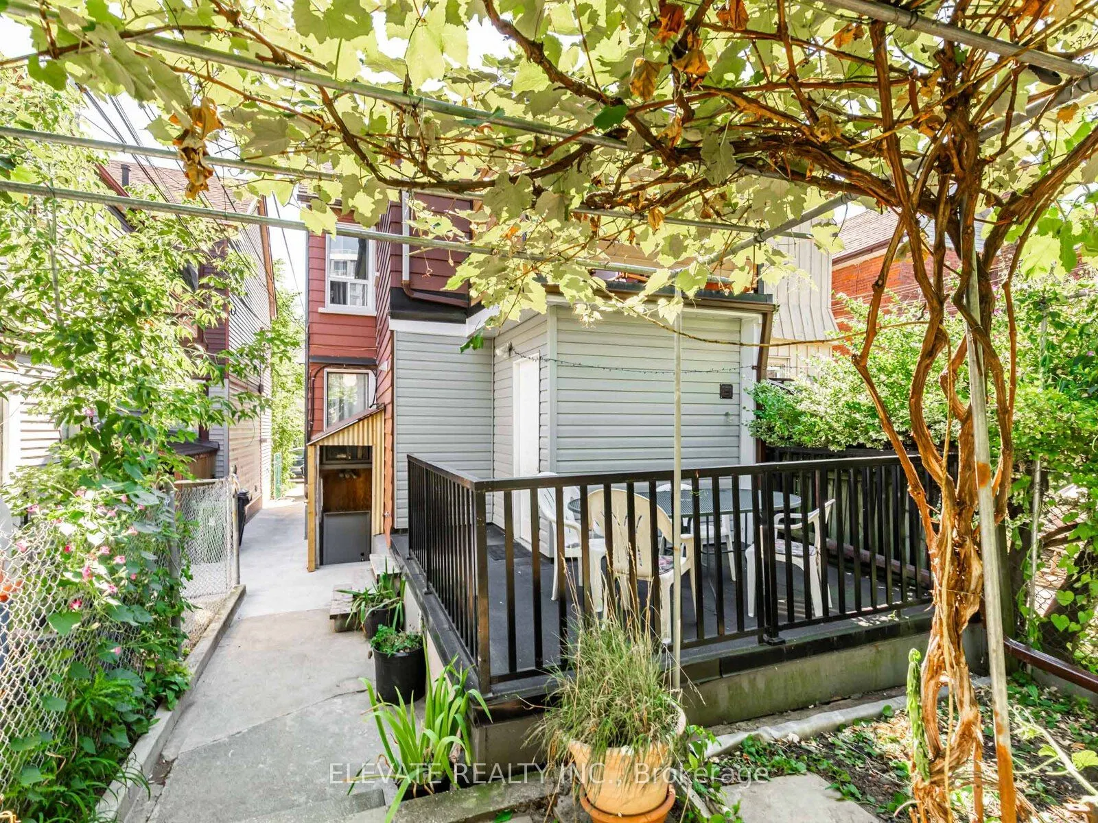 10 Burnfield Avenue