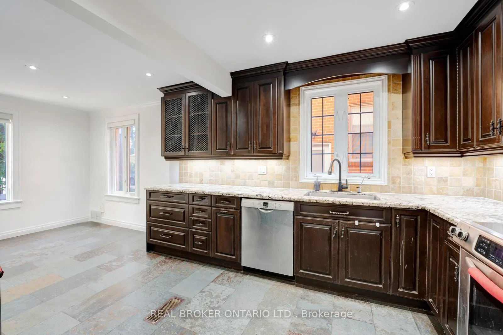 256 The Kingsway Road, #MAIN