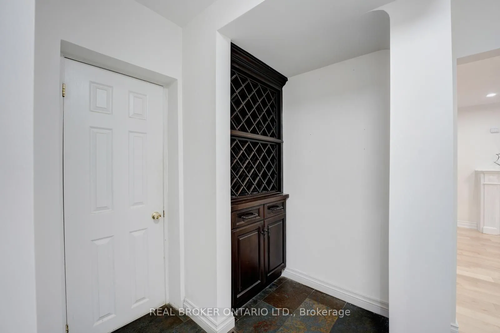 256 The Kingsway Road, #MAIN