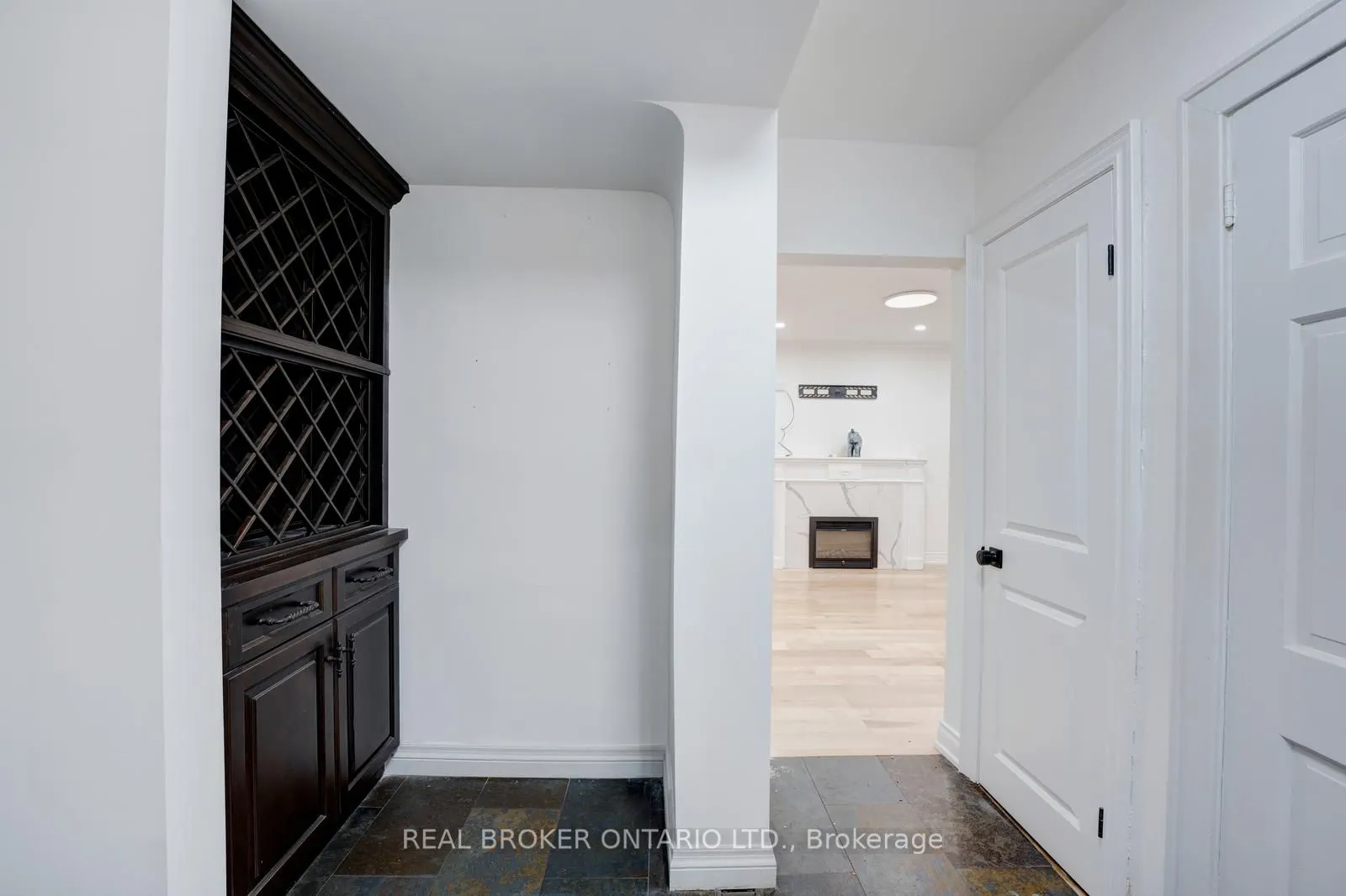 256 The Kingsway Road, #MAIN