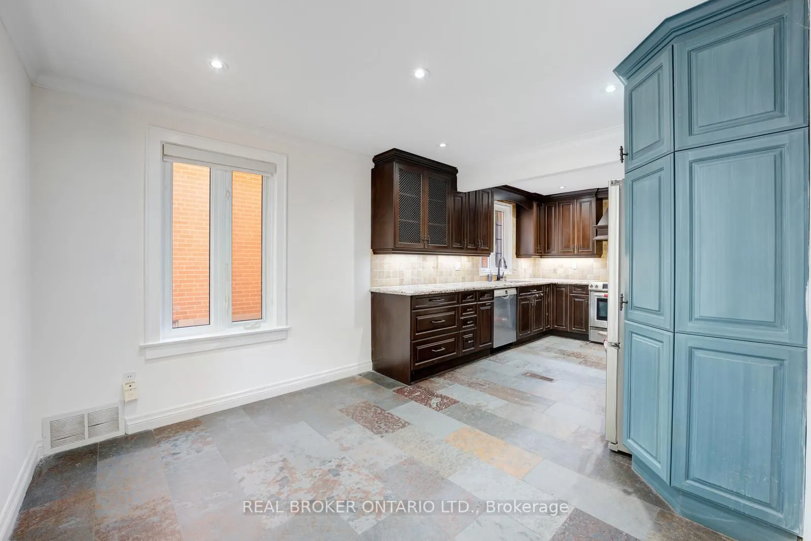 256 The Kingsway Road, #MAIN