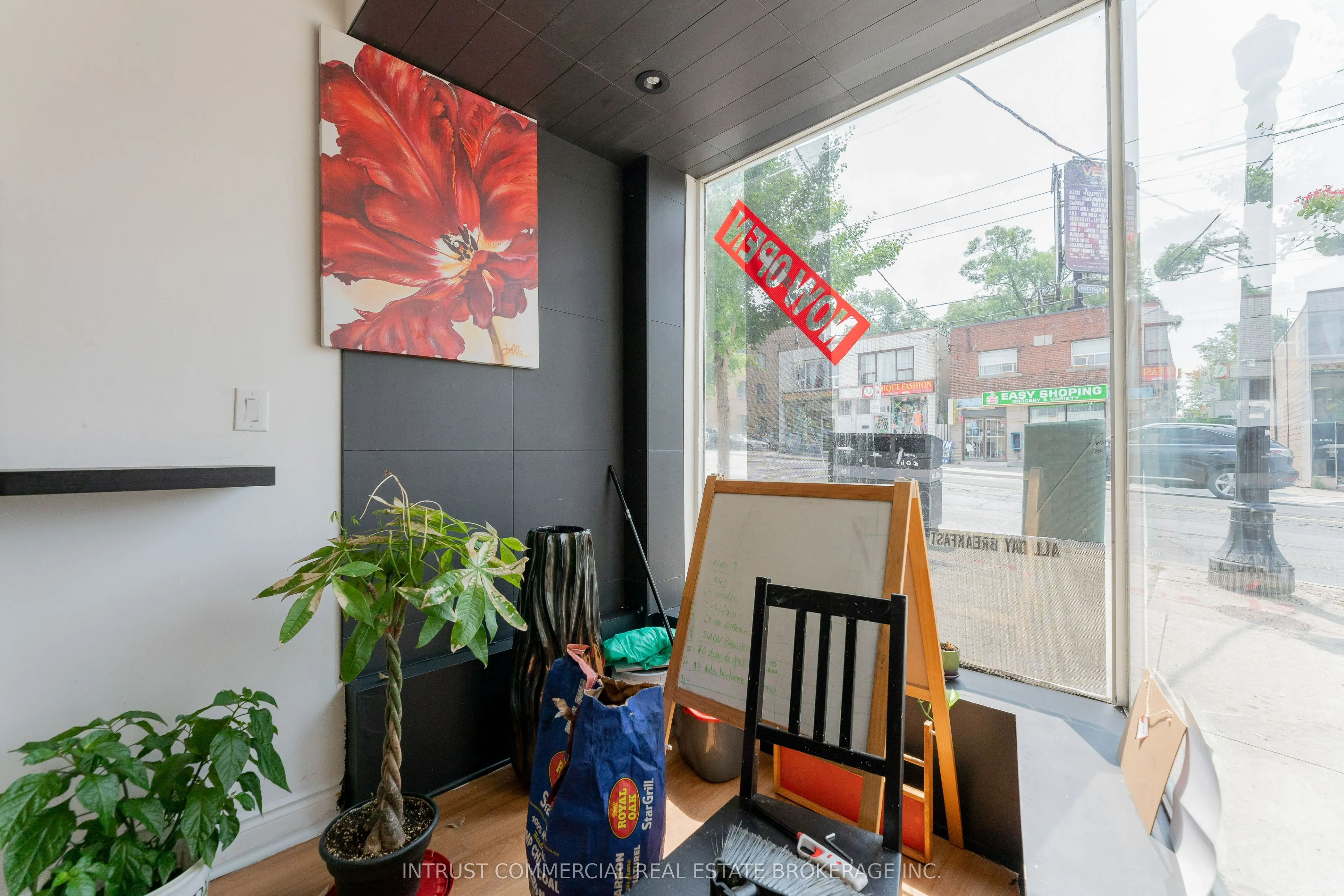 2542 Eglinton Avenue W