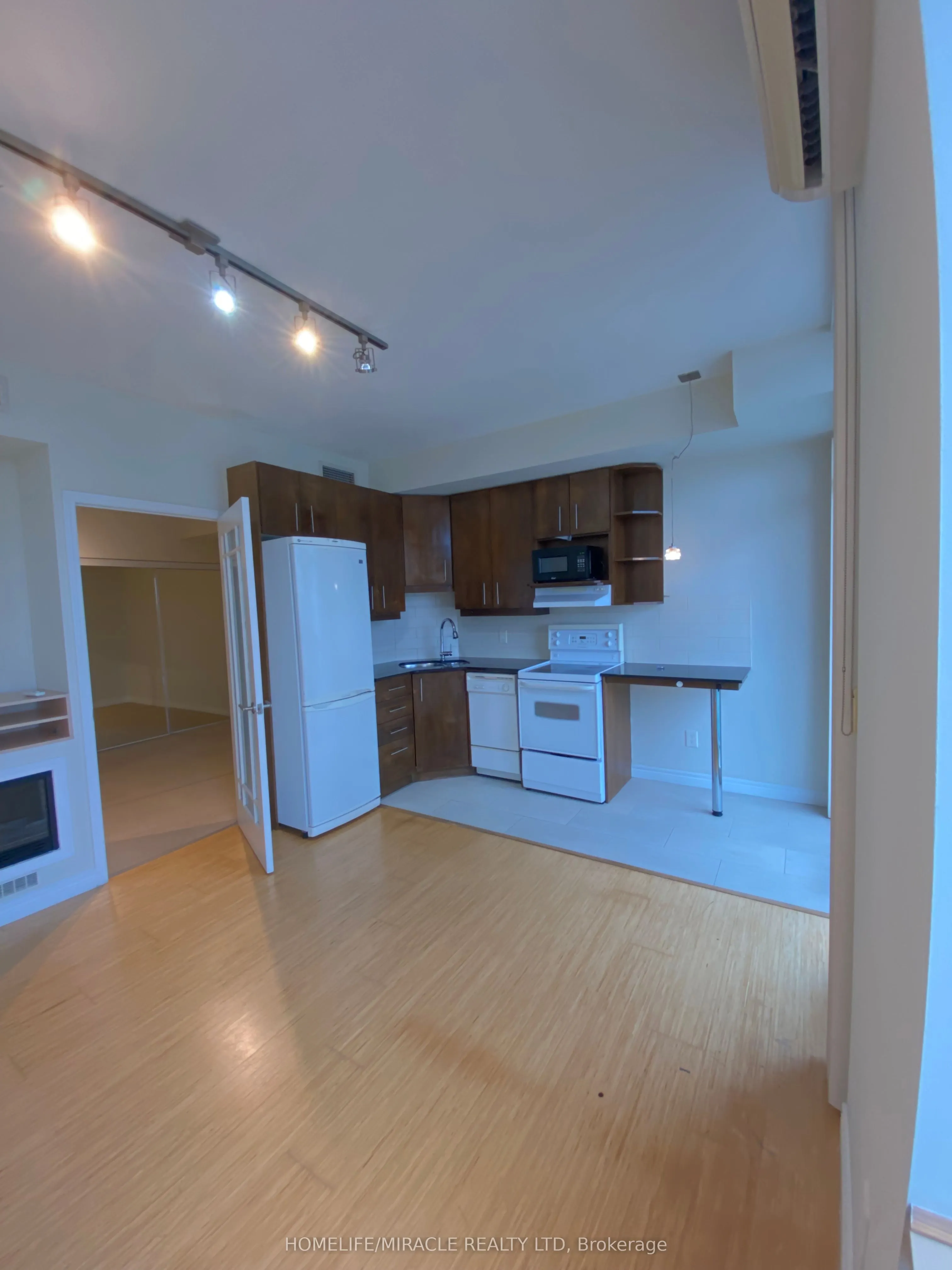 3504 Hurontario Street, #2606