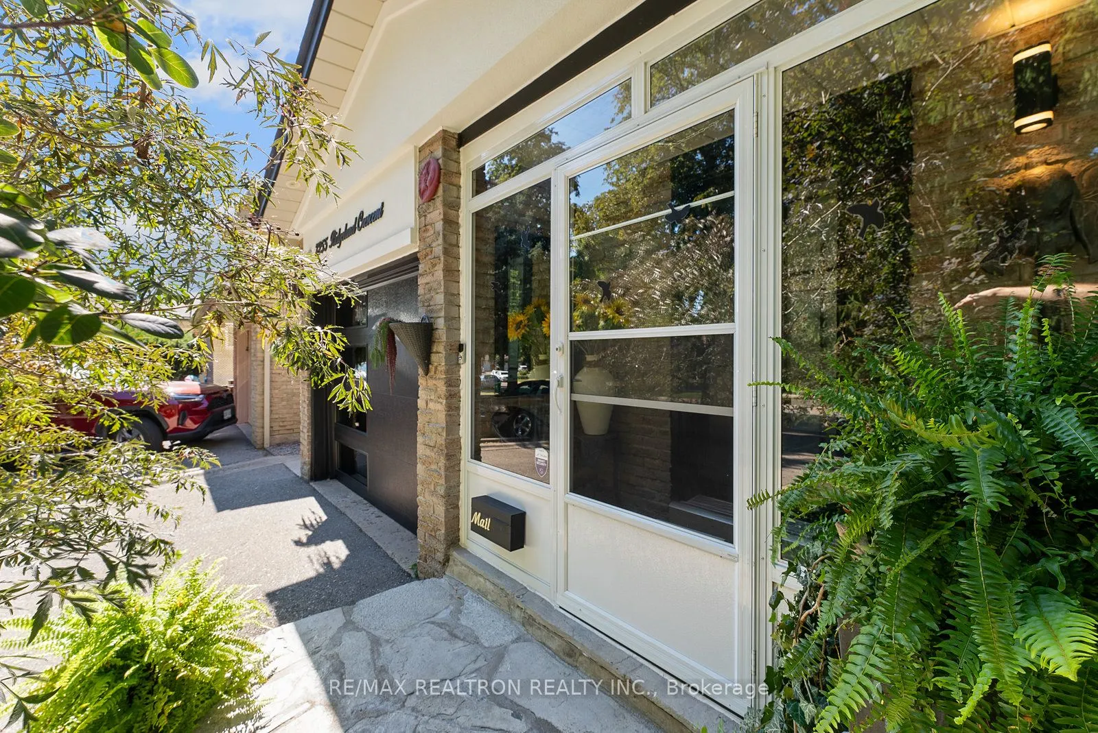 7255 Ridgeland Crescent