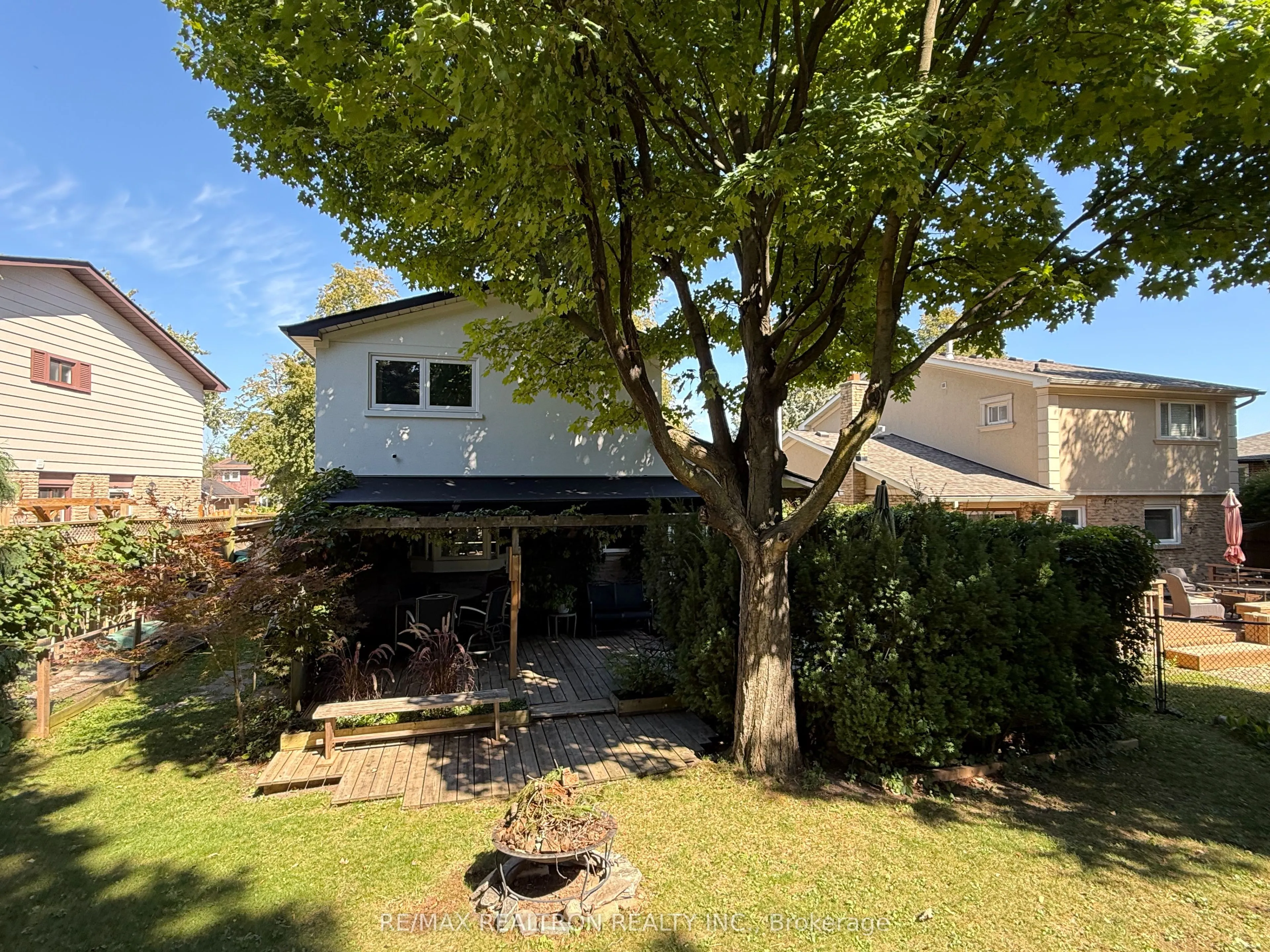 7255 Ridgeland Crescent