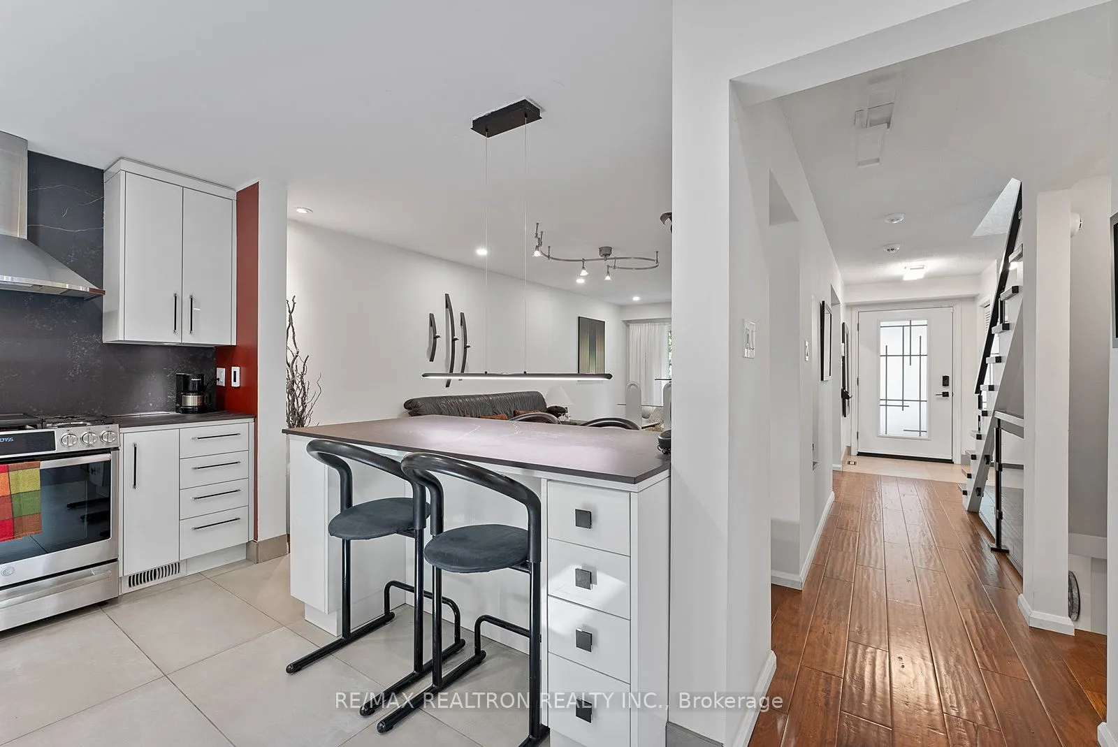 7255 Ridgeland Crescent