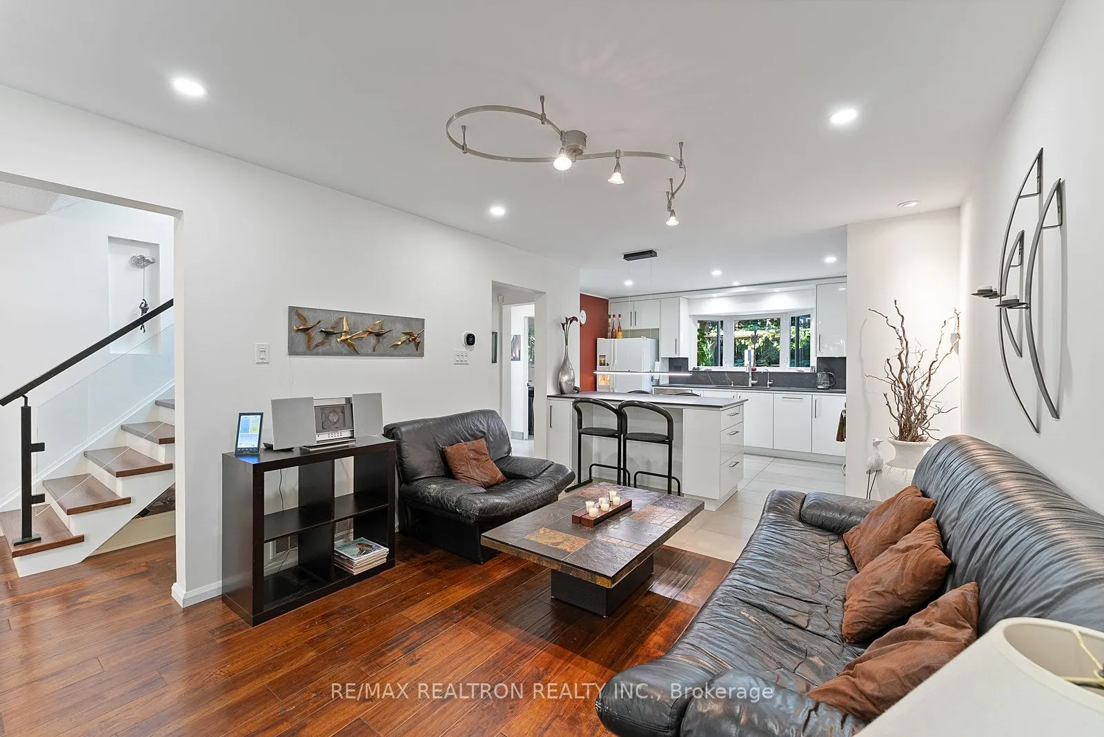 7255 Ridgeland Crescent