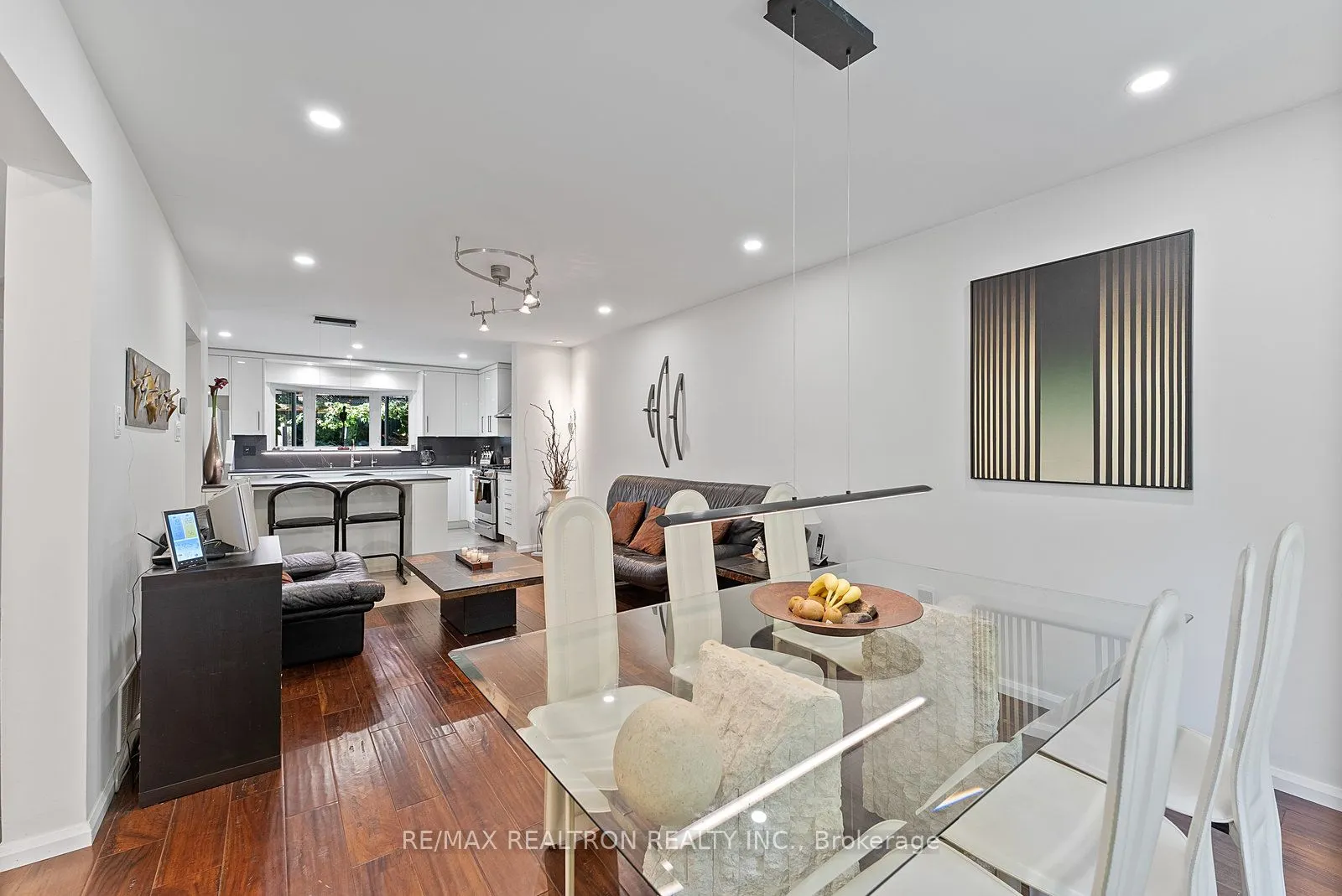 7255 Ridgeland Crescent