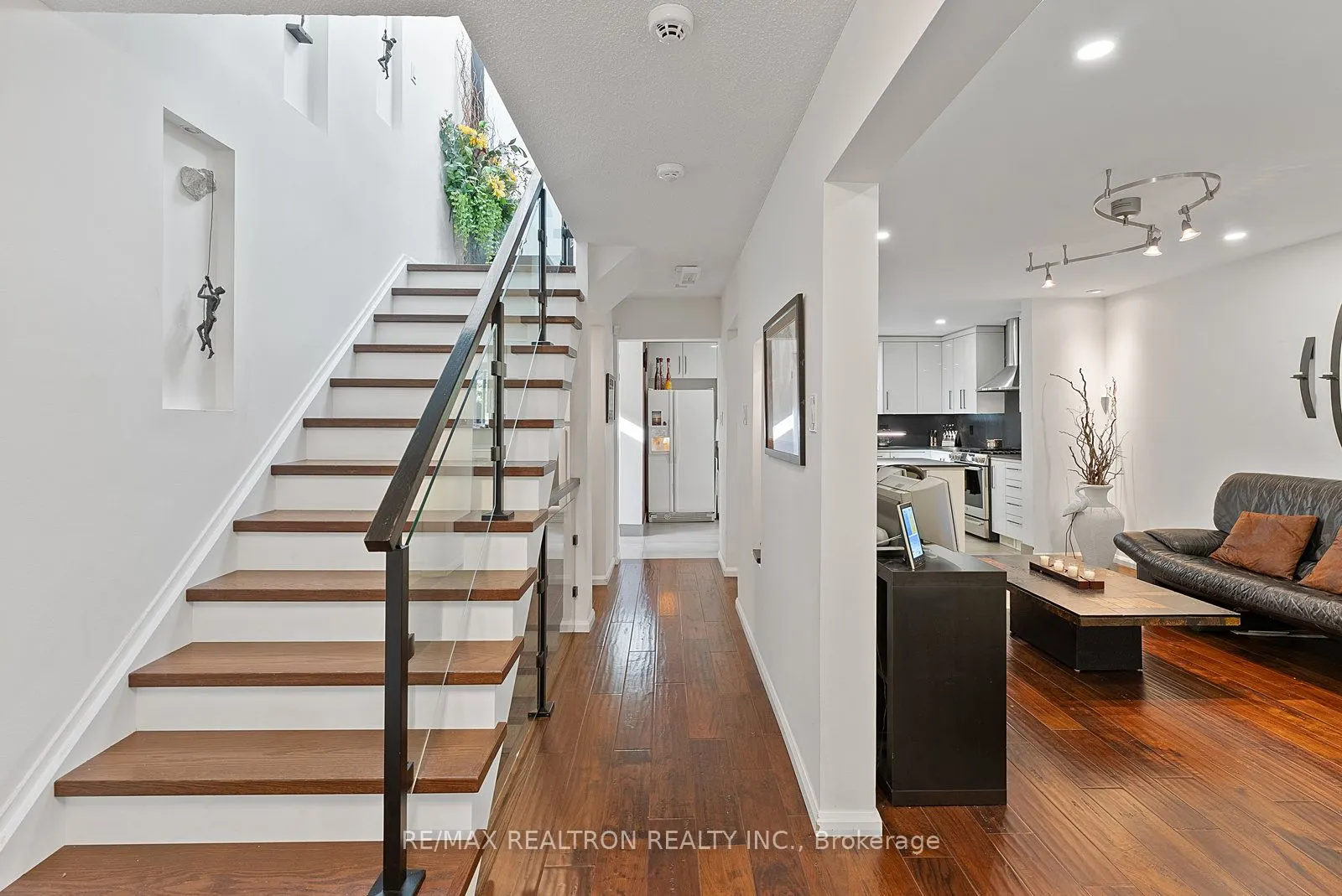 7255 Ridgeland Crescent