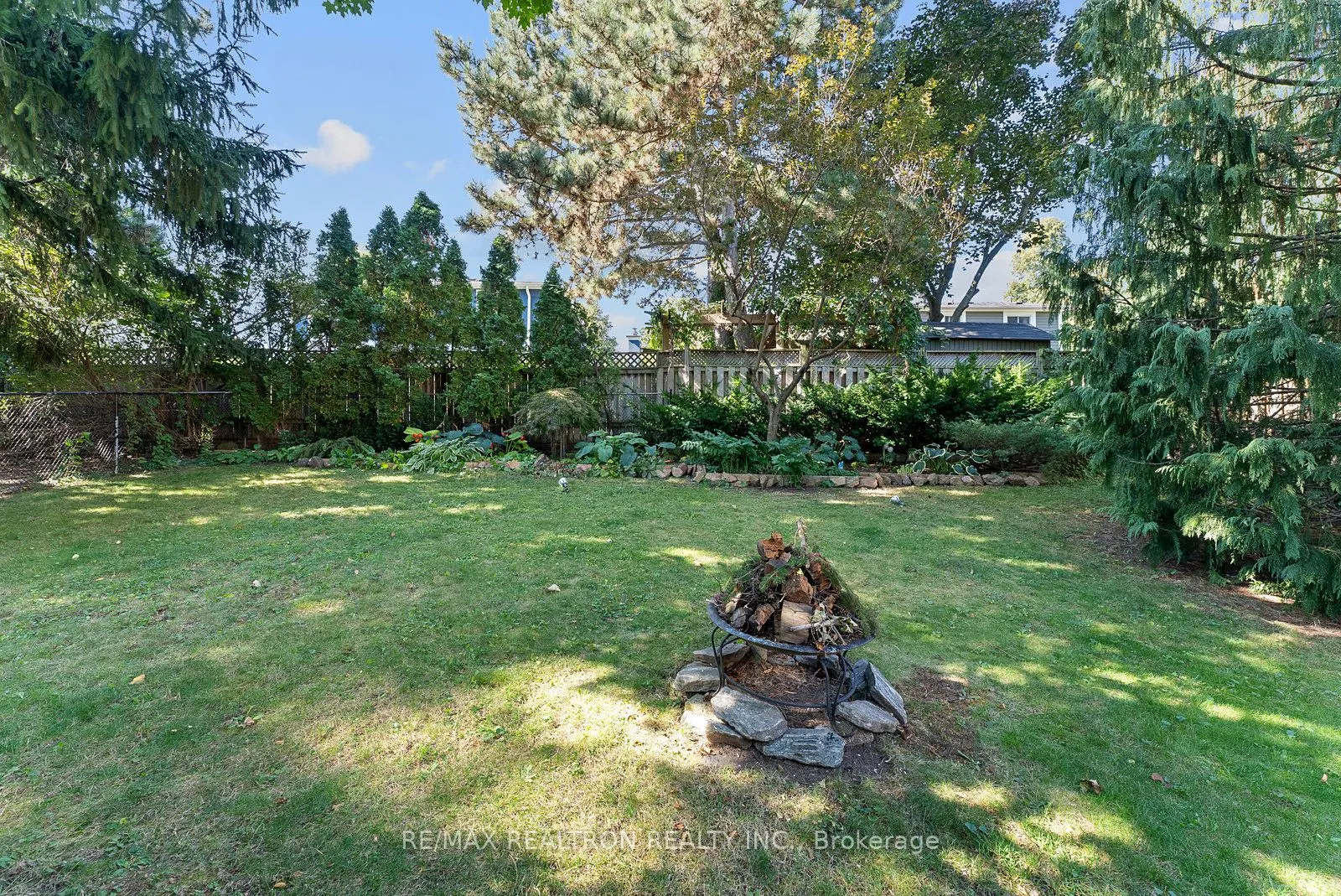7255 Ridgeland Crescent