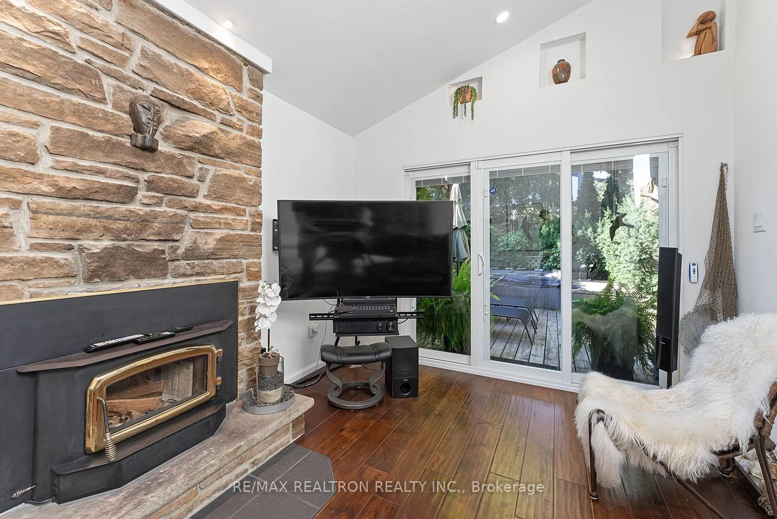 7255 Ridgeland Crescent