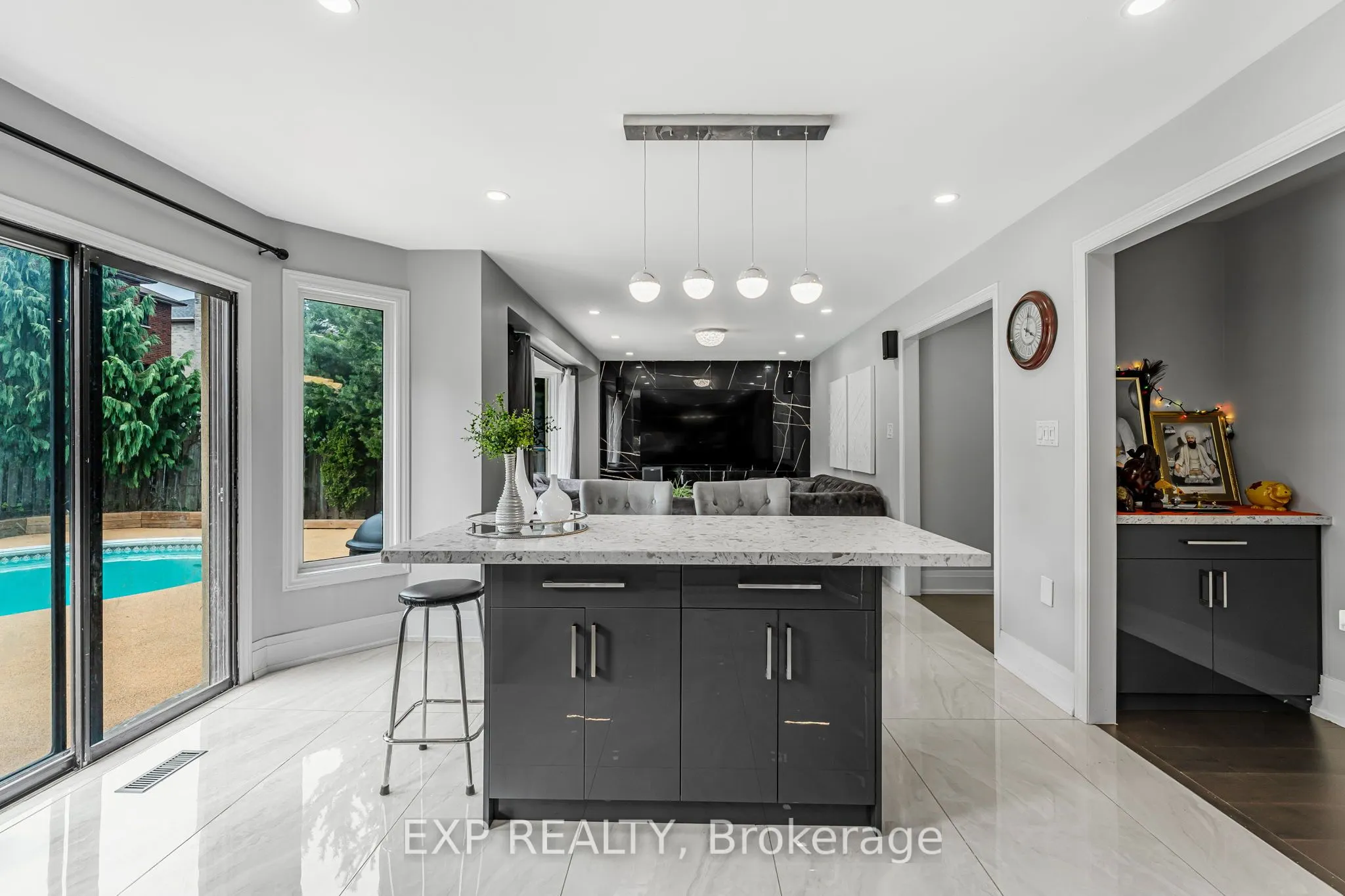 1221 Creekside Drive