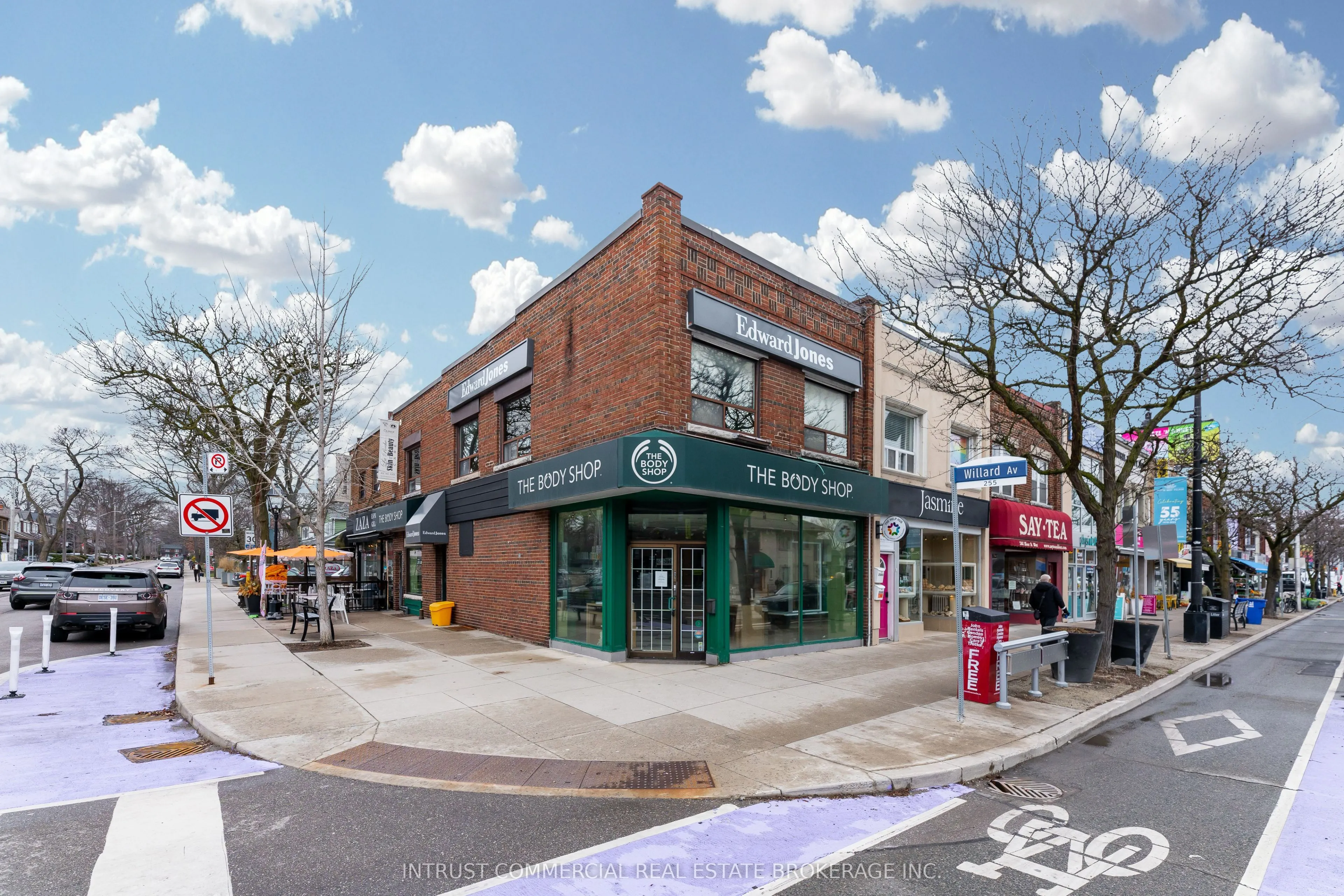 2366 Bloor Street W