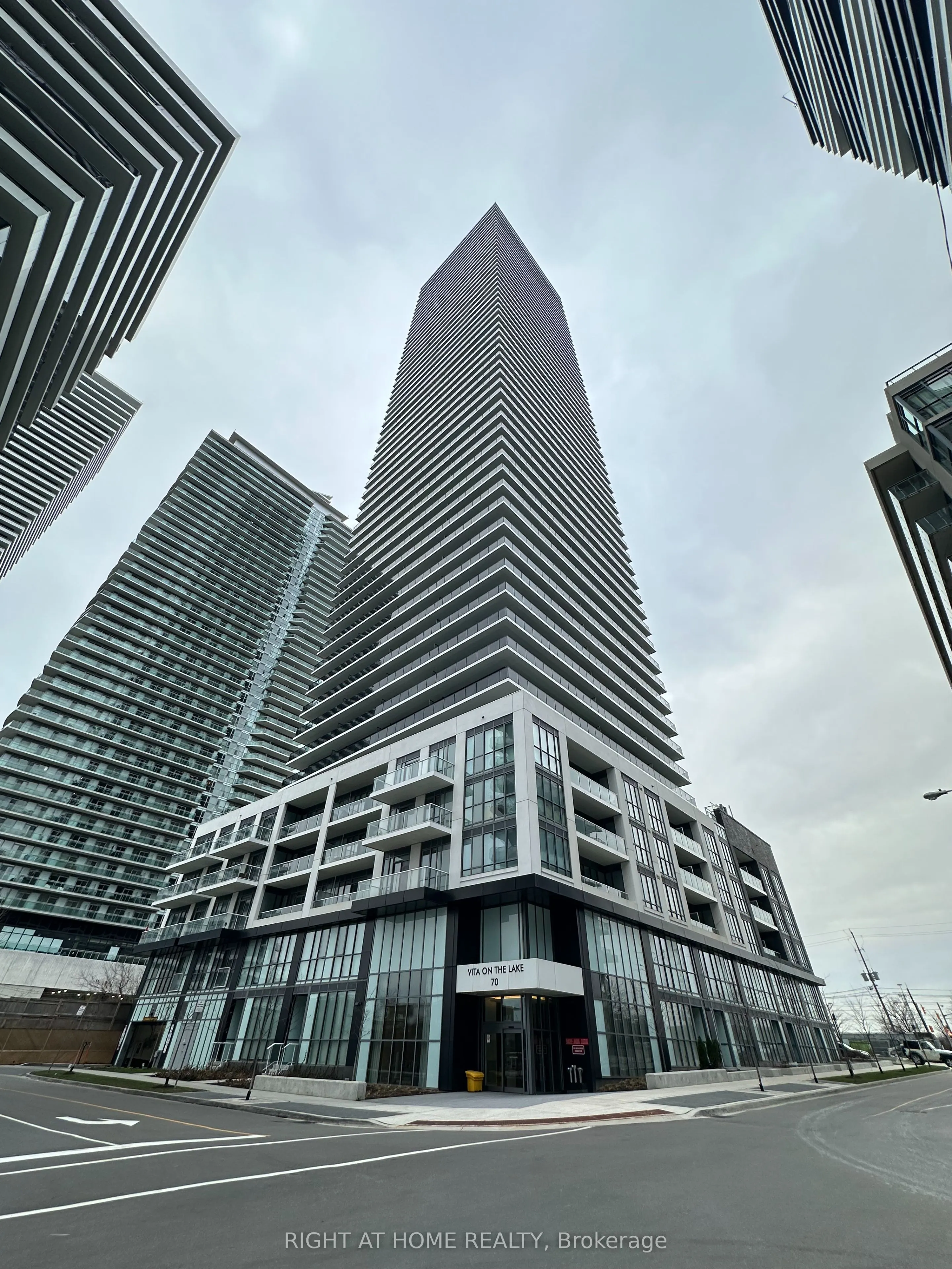 70 ANNIE CRAIG Drive, #1810