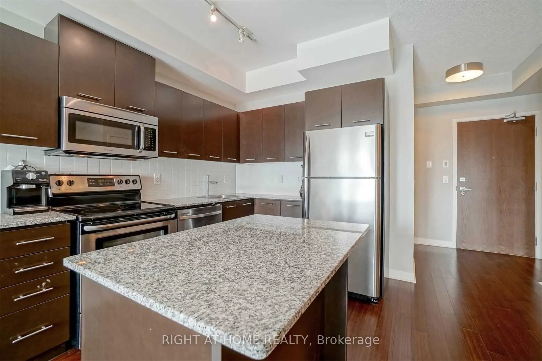 365 Prince Of Wales Drive, #903
