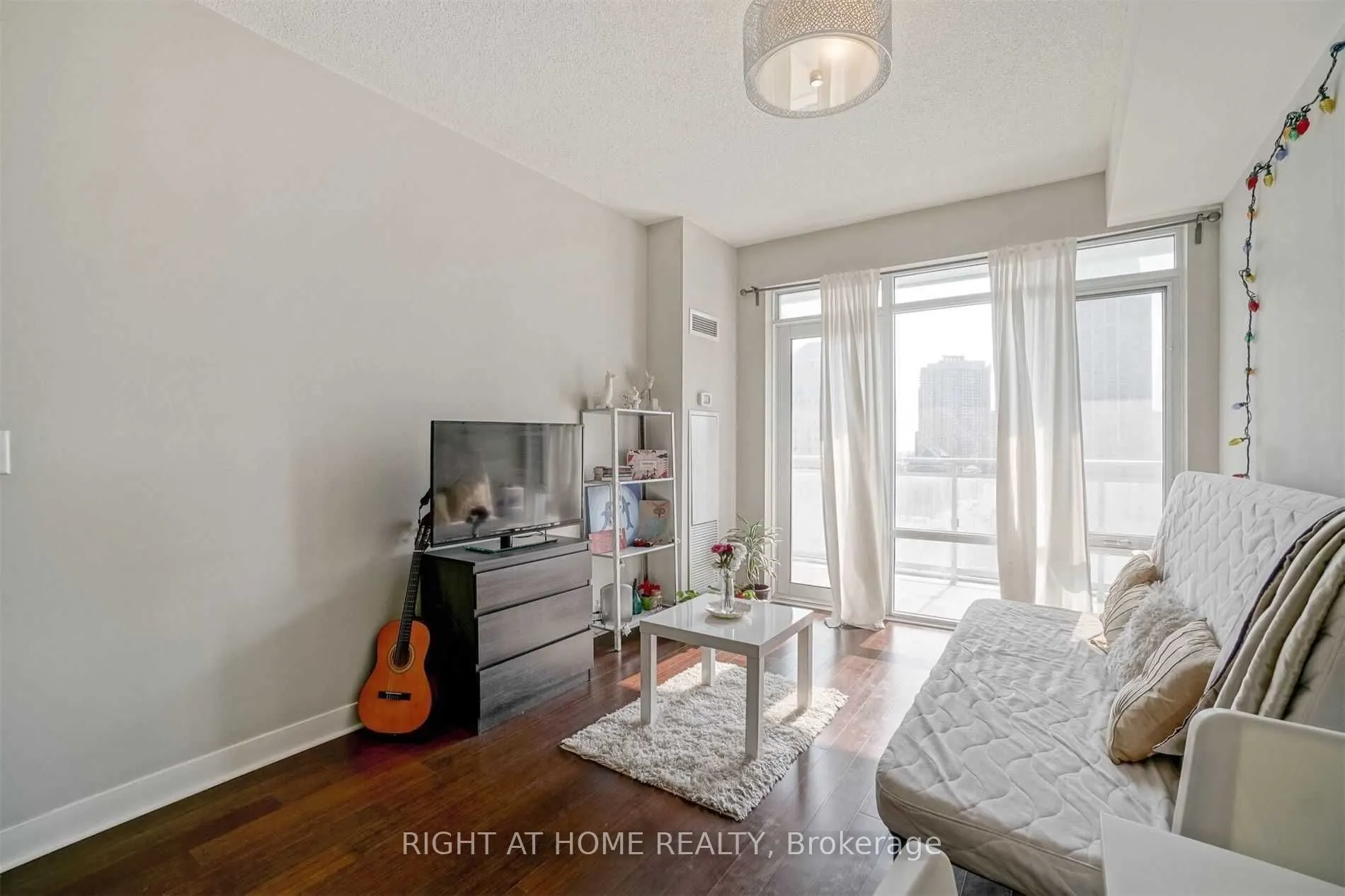 365 Prince Of Wales Drive, #903