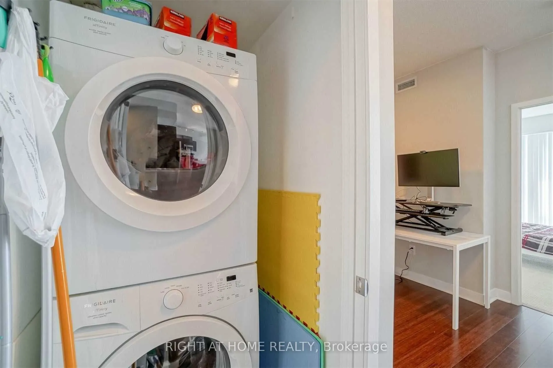 365 Prince Of Wales Drive, #903